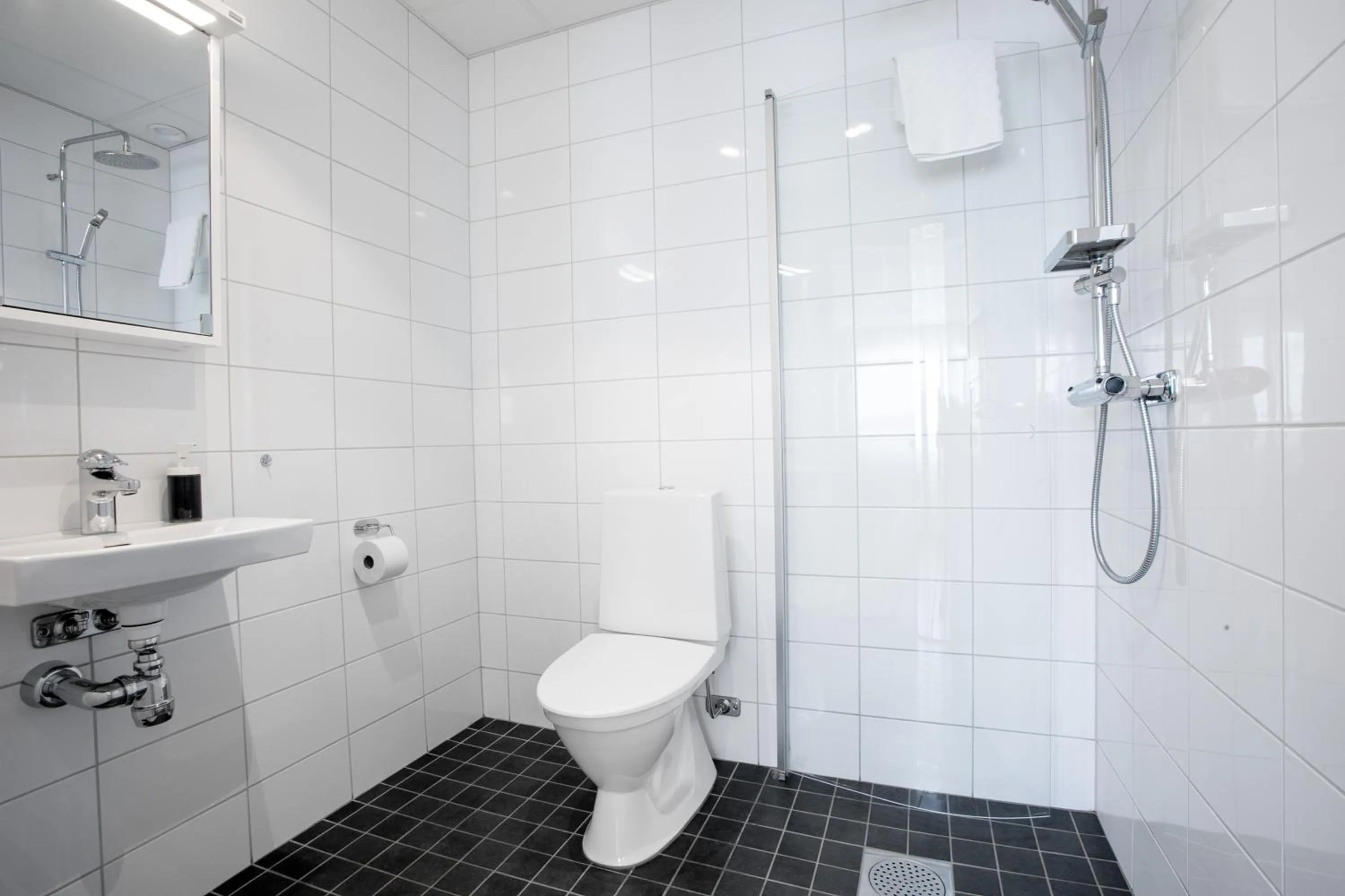 Bathroom in ApartDirect Arlandastad