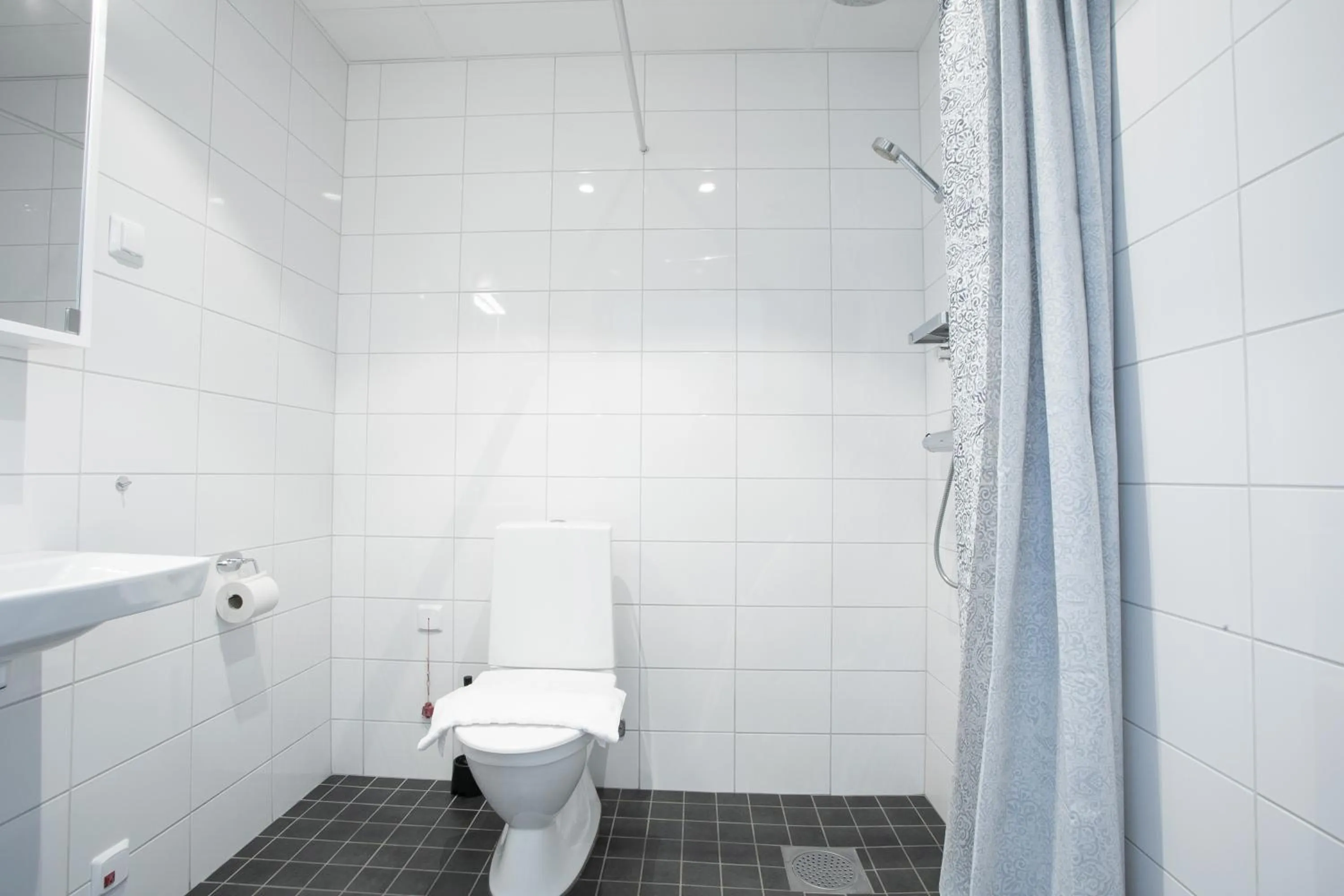 Bathroom in ApartDirect Arlandastad