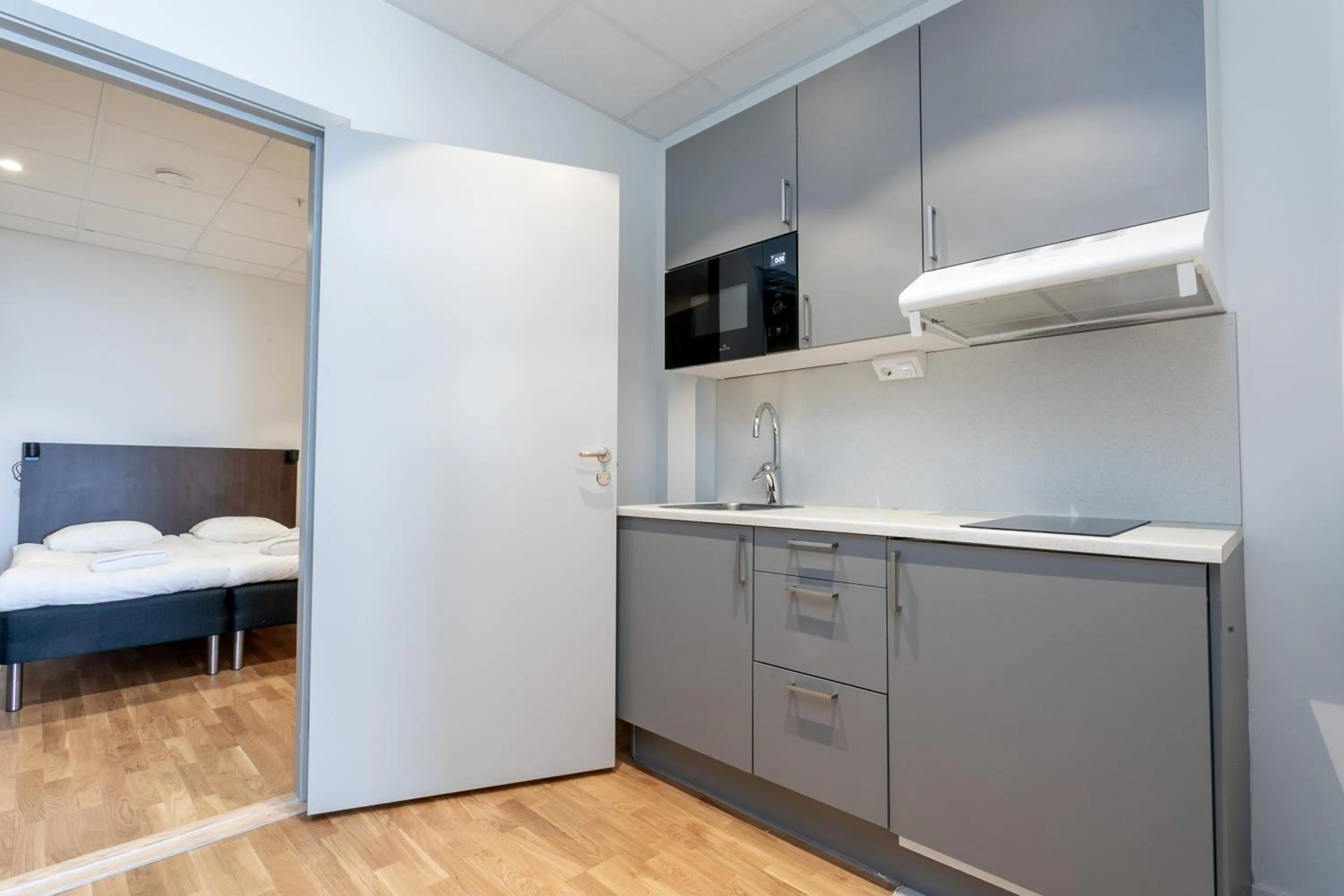 Kitchen or kitchenette, Bed in ApartDirect Arlandastad