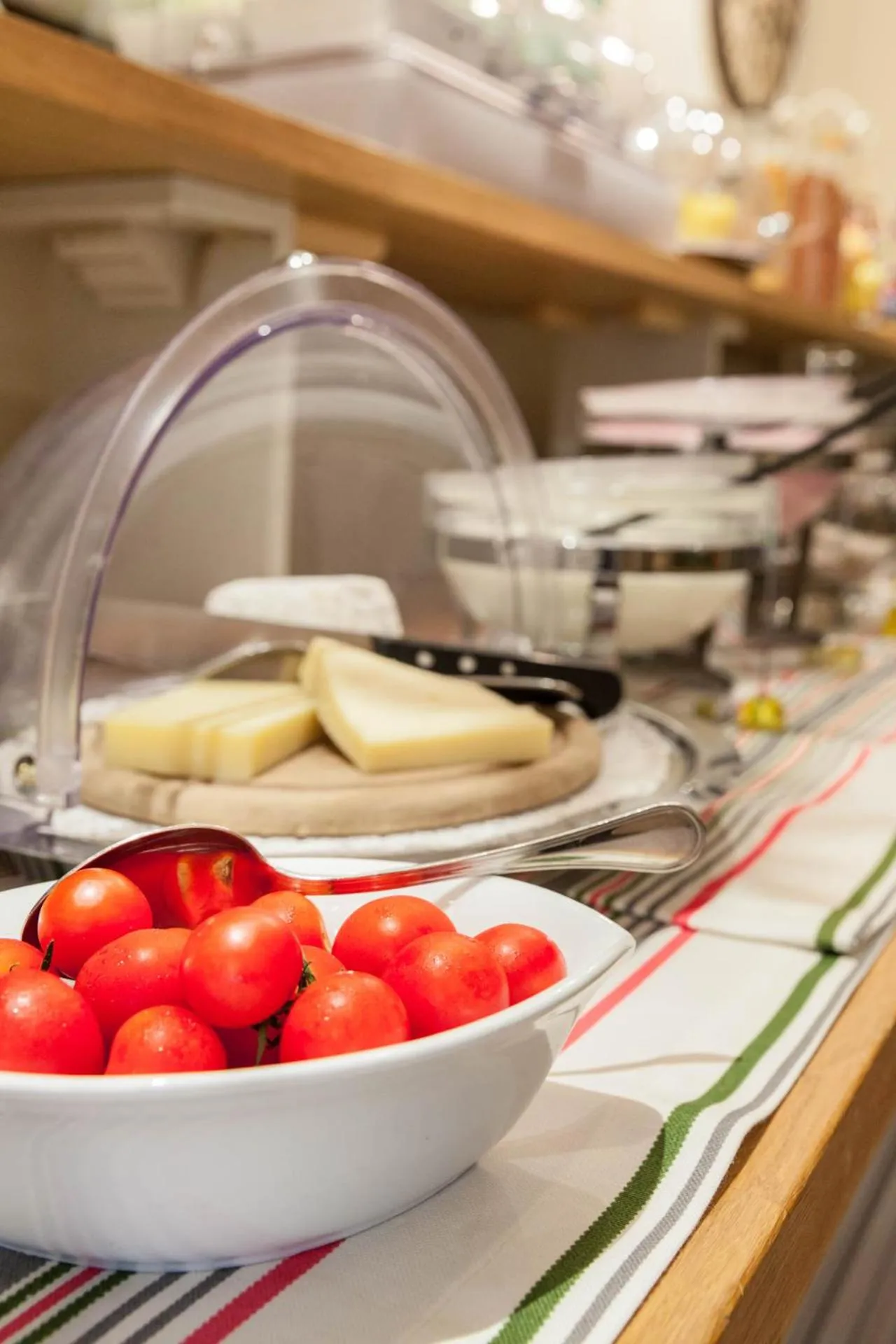 Buffet breakfast in Hotel Leon d'Oro