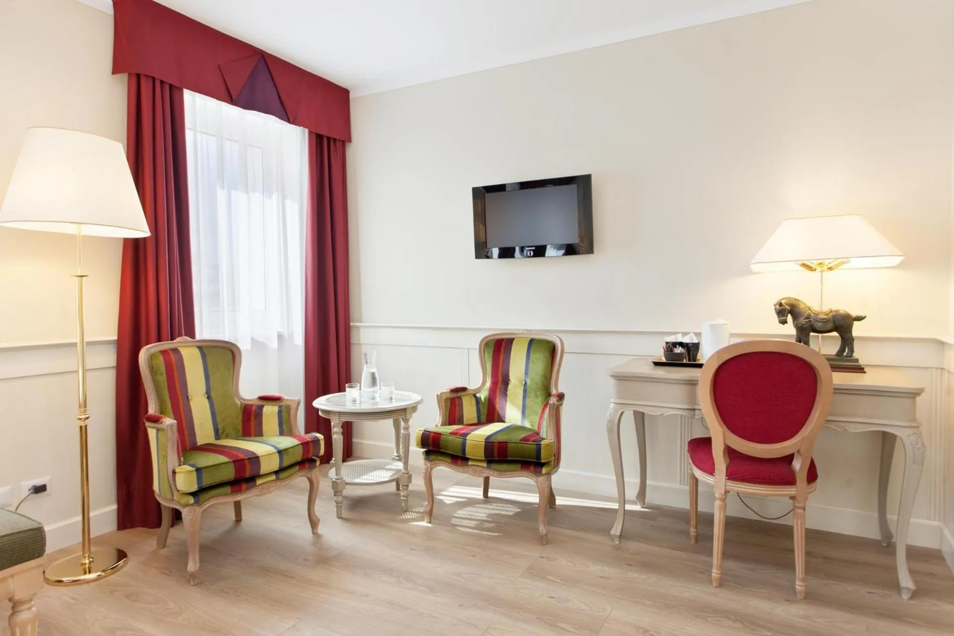 Seating area in Hotel Leon d'Oro