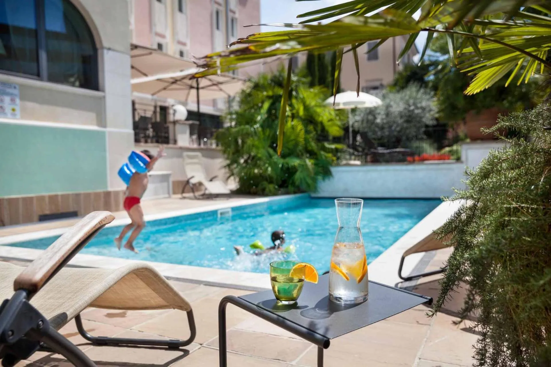 Swimming pool in Hotel Leon d'Oro