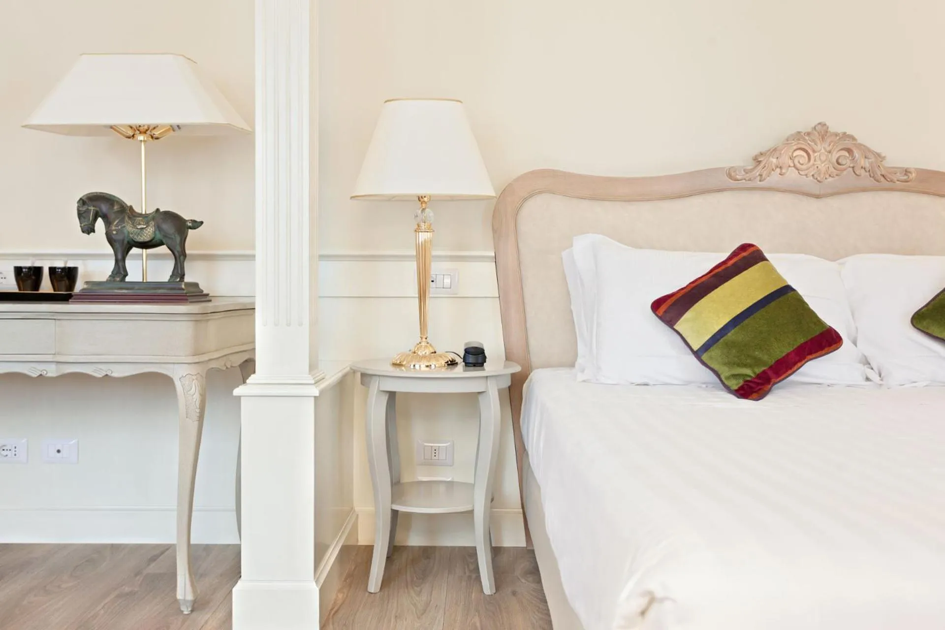 Bedroom, Bed in Hotel Leon d'Oro