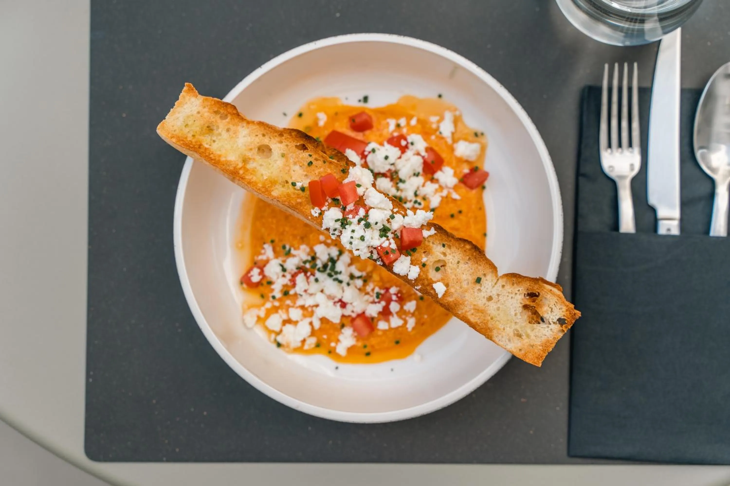 Restaurant/places to eat in Neoma