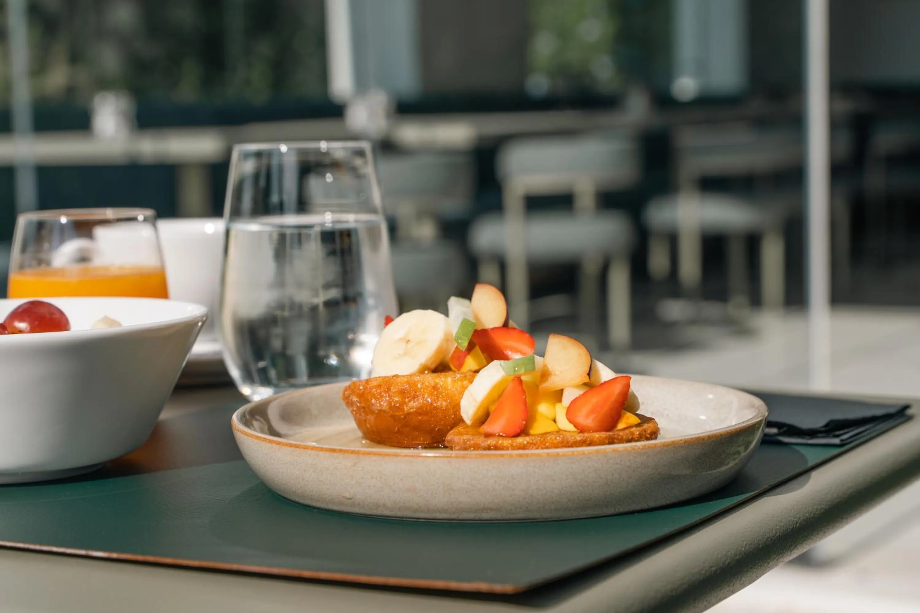 Restaurant/places to eat in Neoma