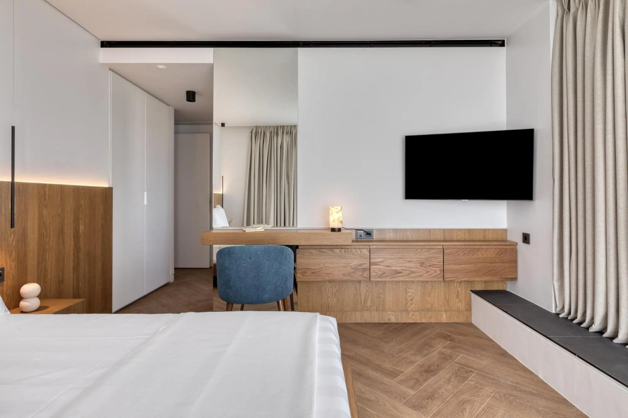 Photo of the whole room, Bed in Neoma