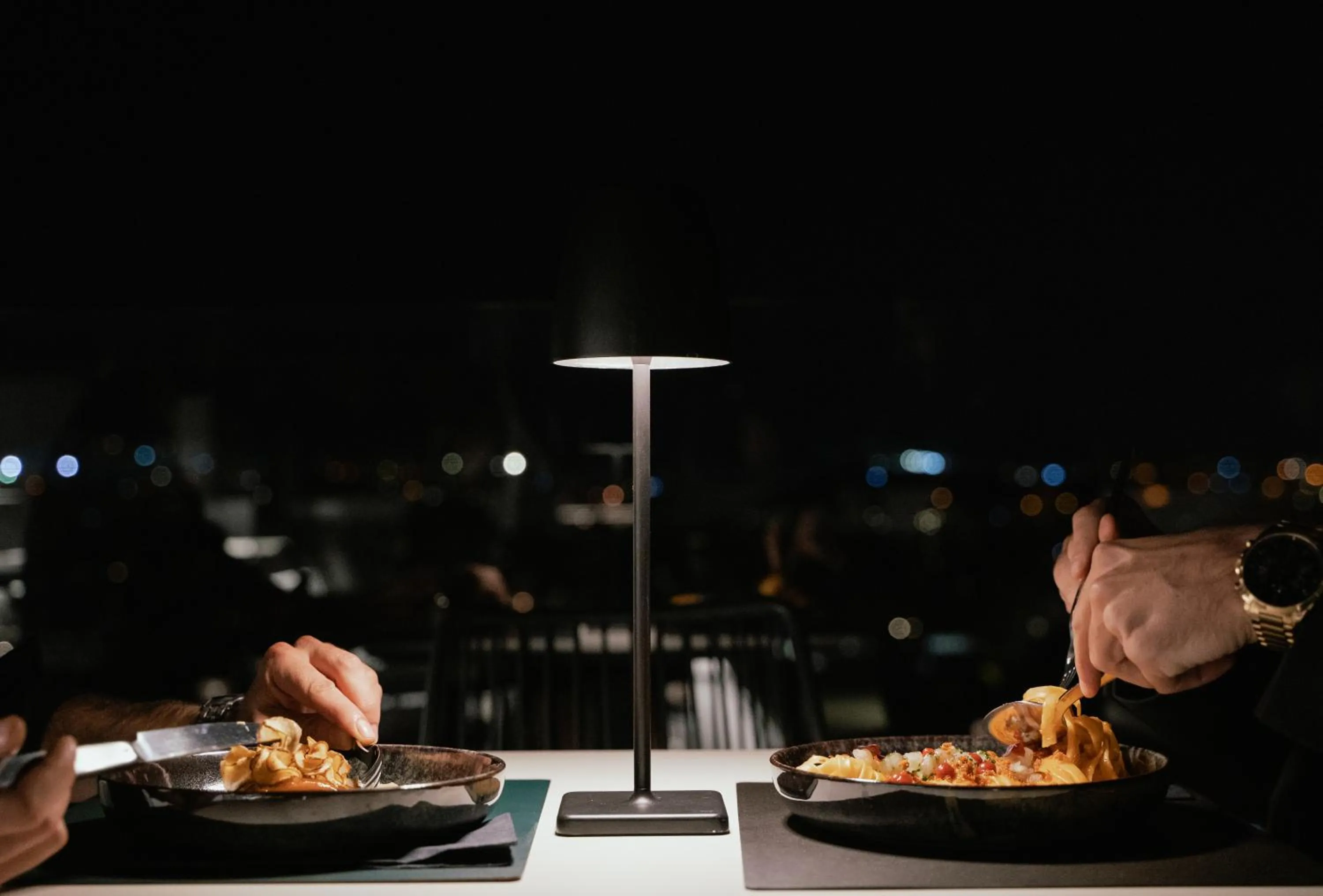 Restaurant/places to eat in Neoma