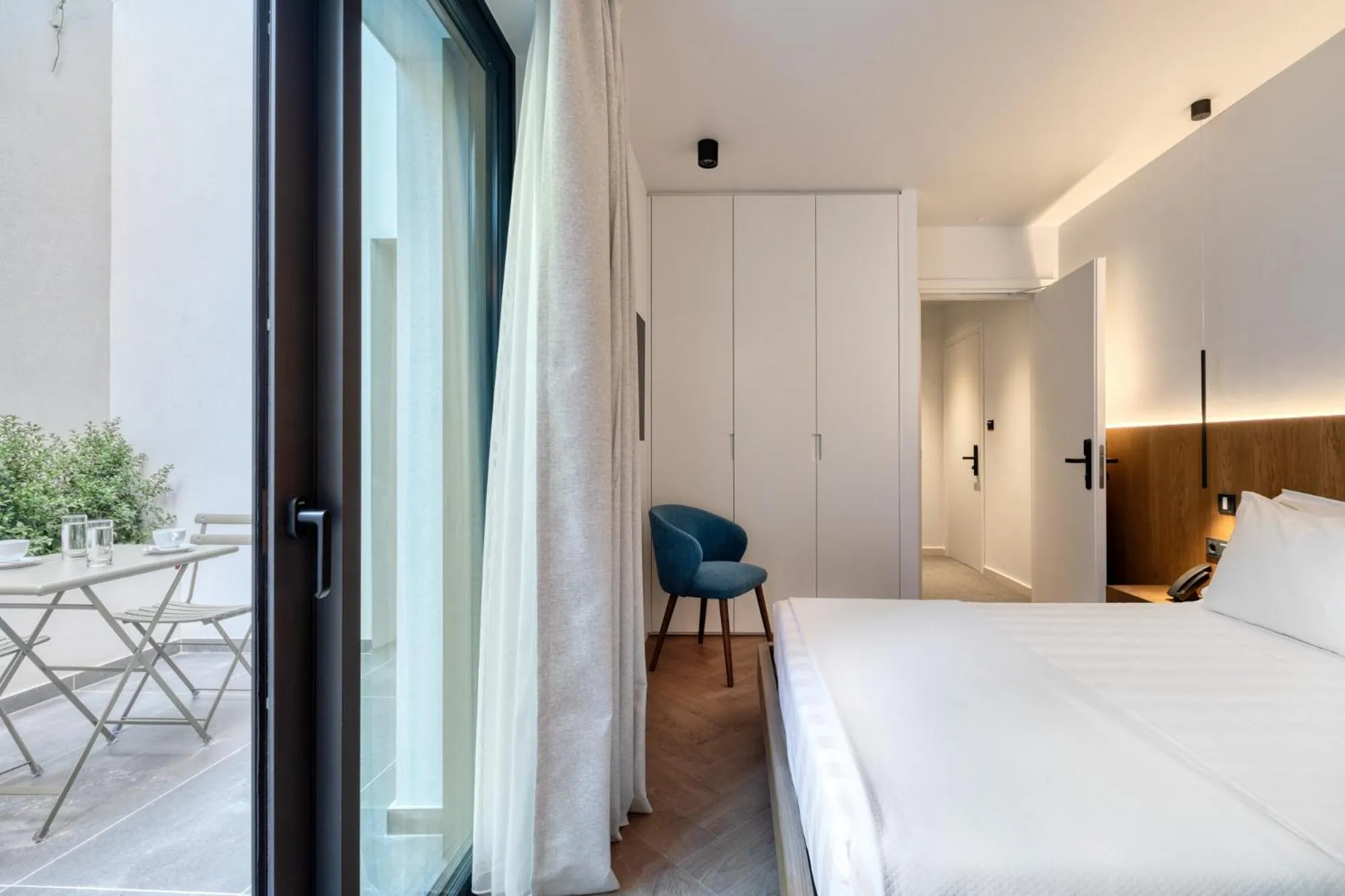 Photo of the whole room, Bed in Neoma