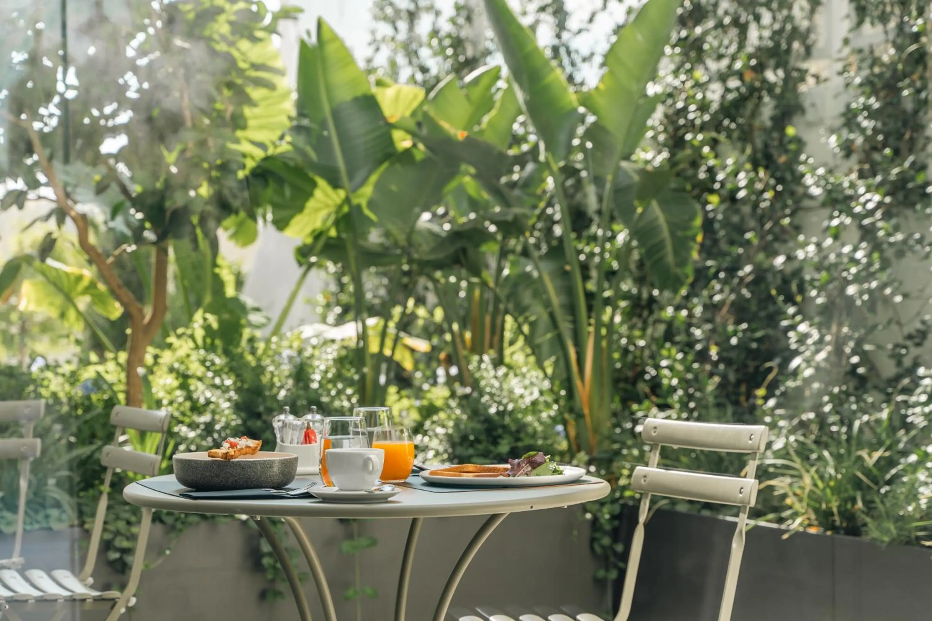 Restaurant/places to eat in Neoma