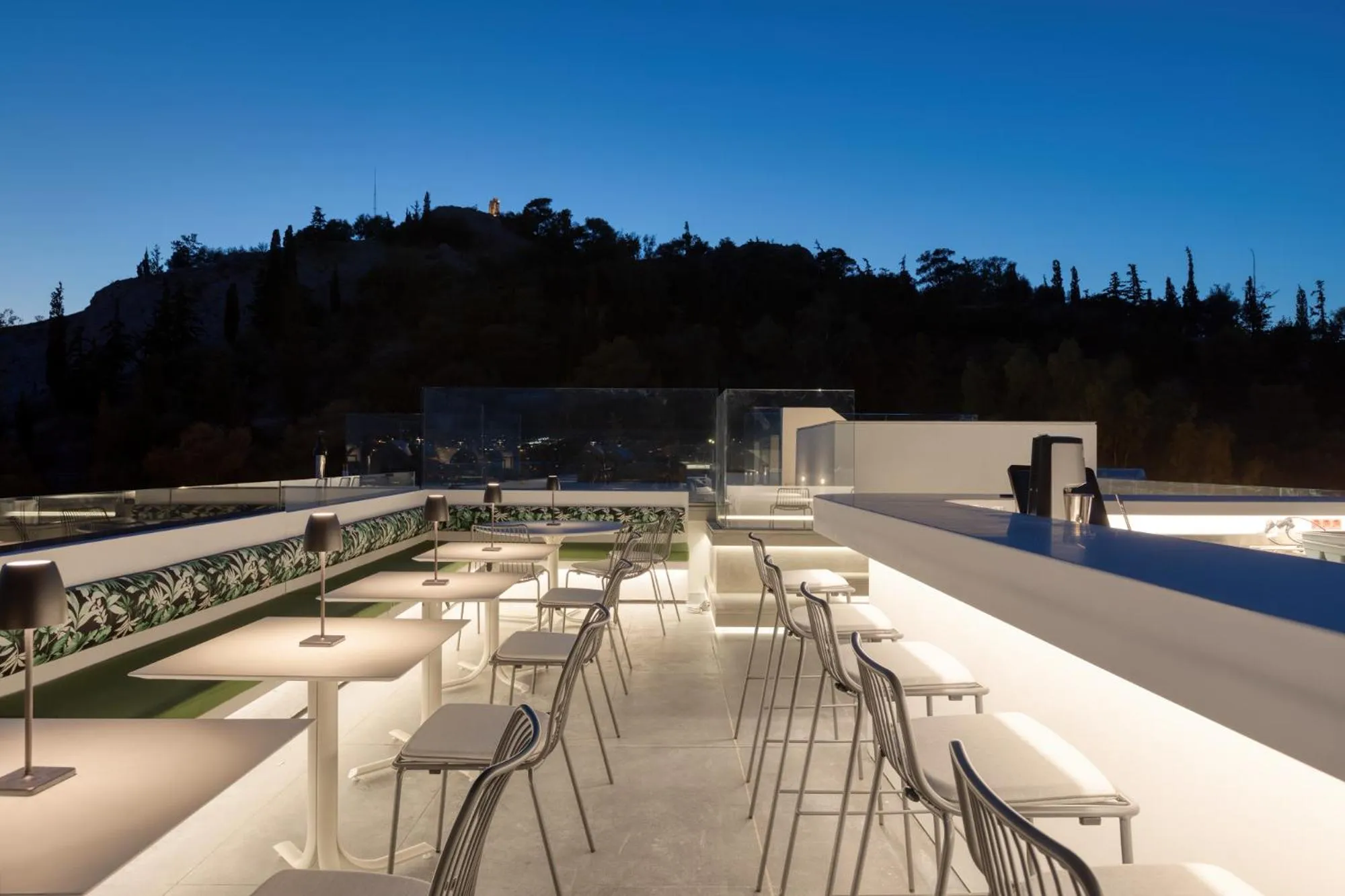 Restaurant/places to eat in Neoma