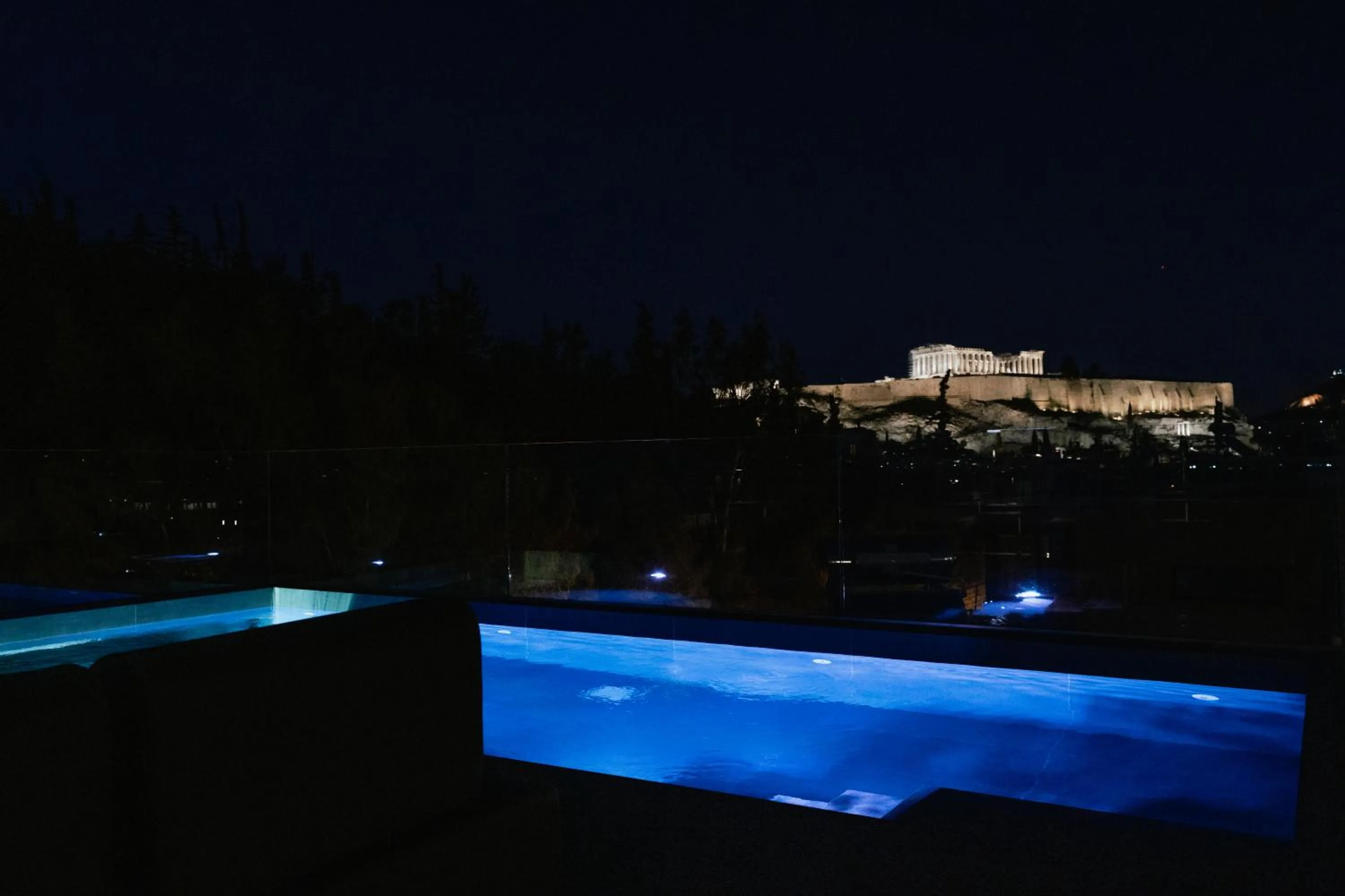 Restaurant/places to eat in Neoma