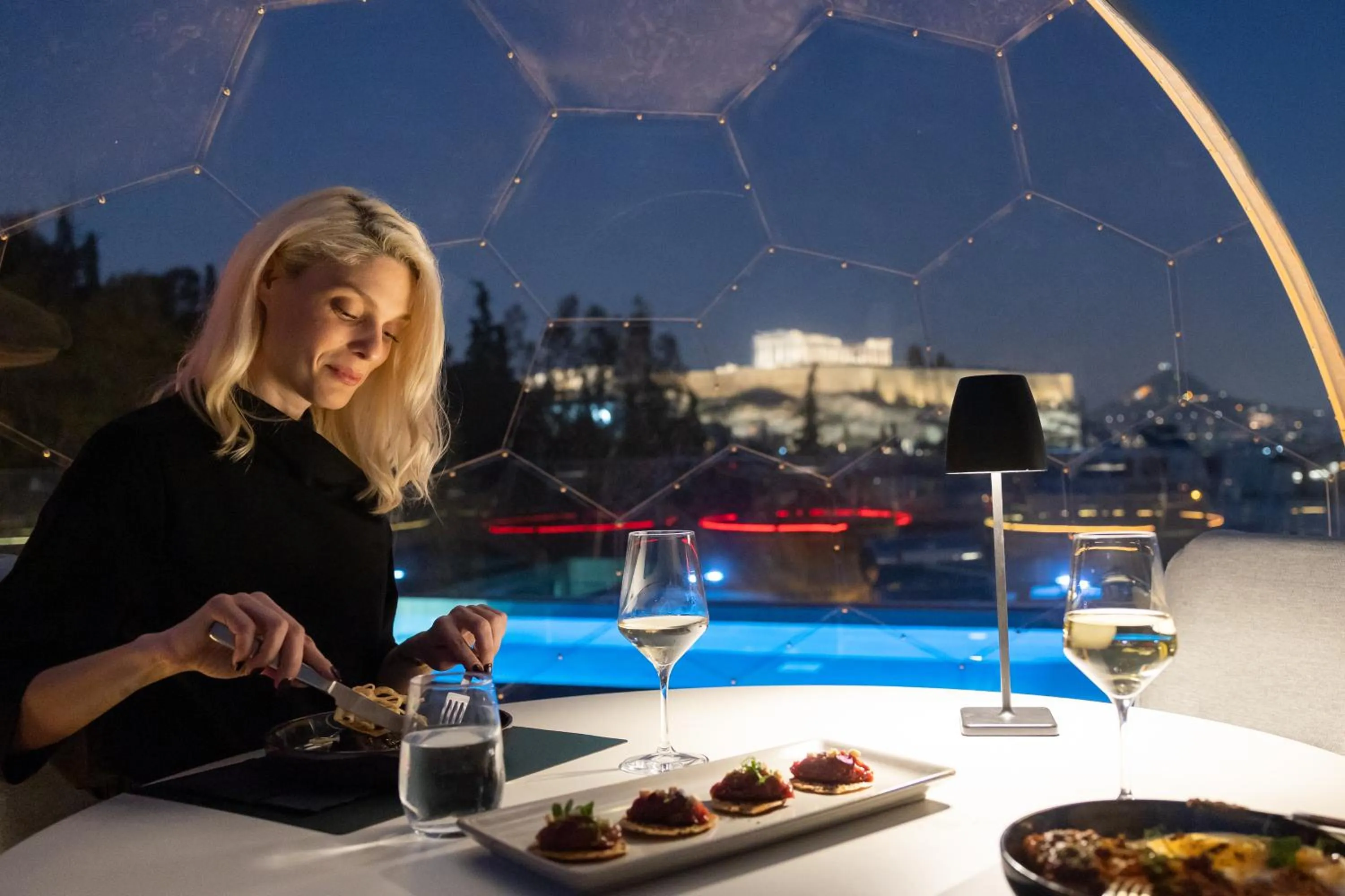 Restaurant/places to eat in Neoma