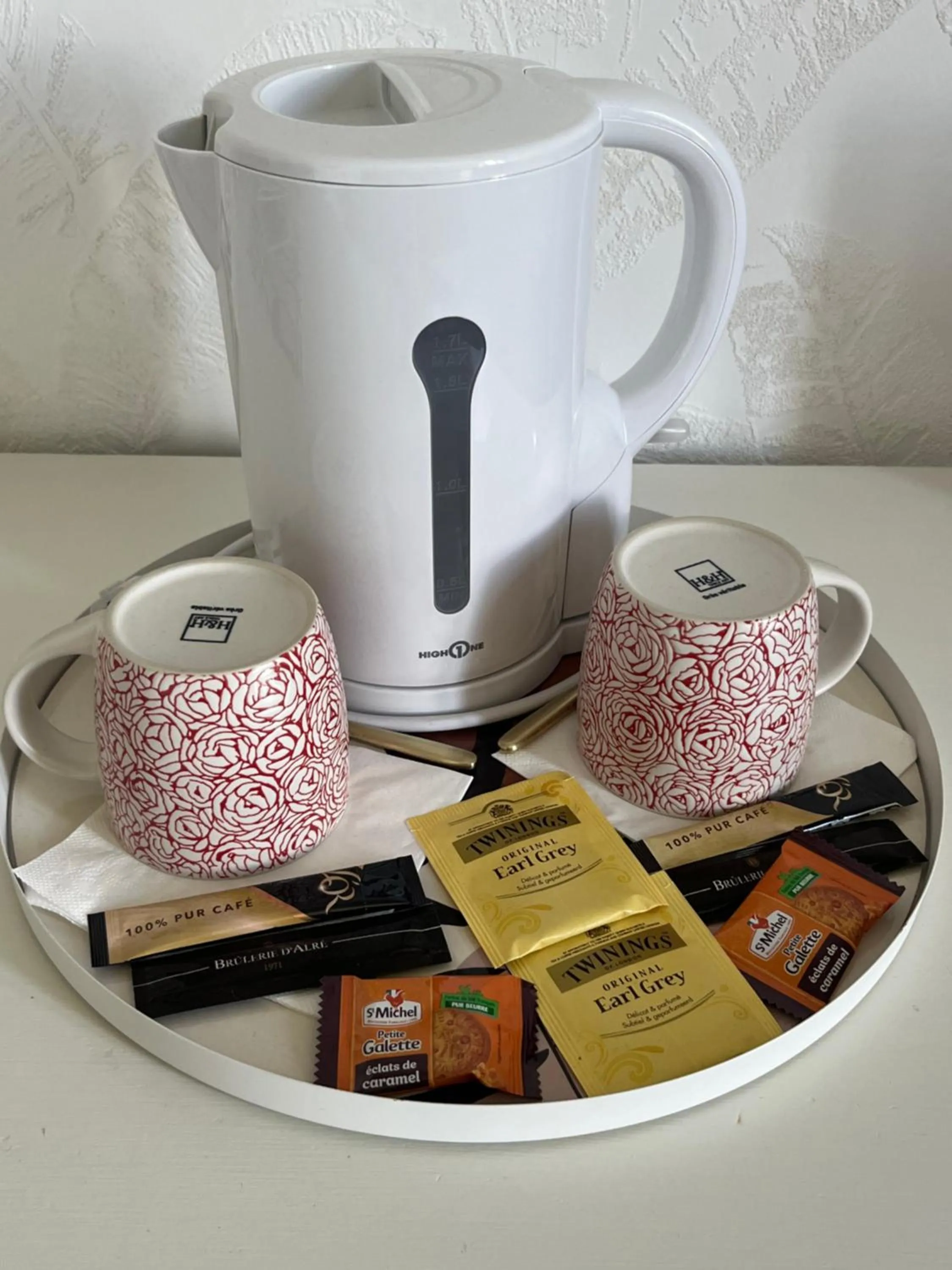 Coffee/tea facilities in La Maison de Louisette