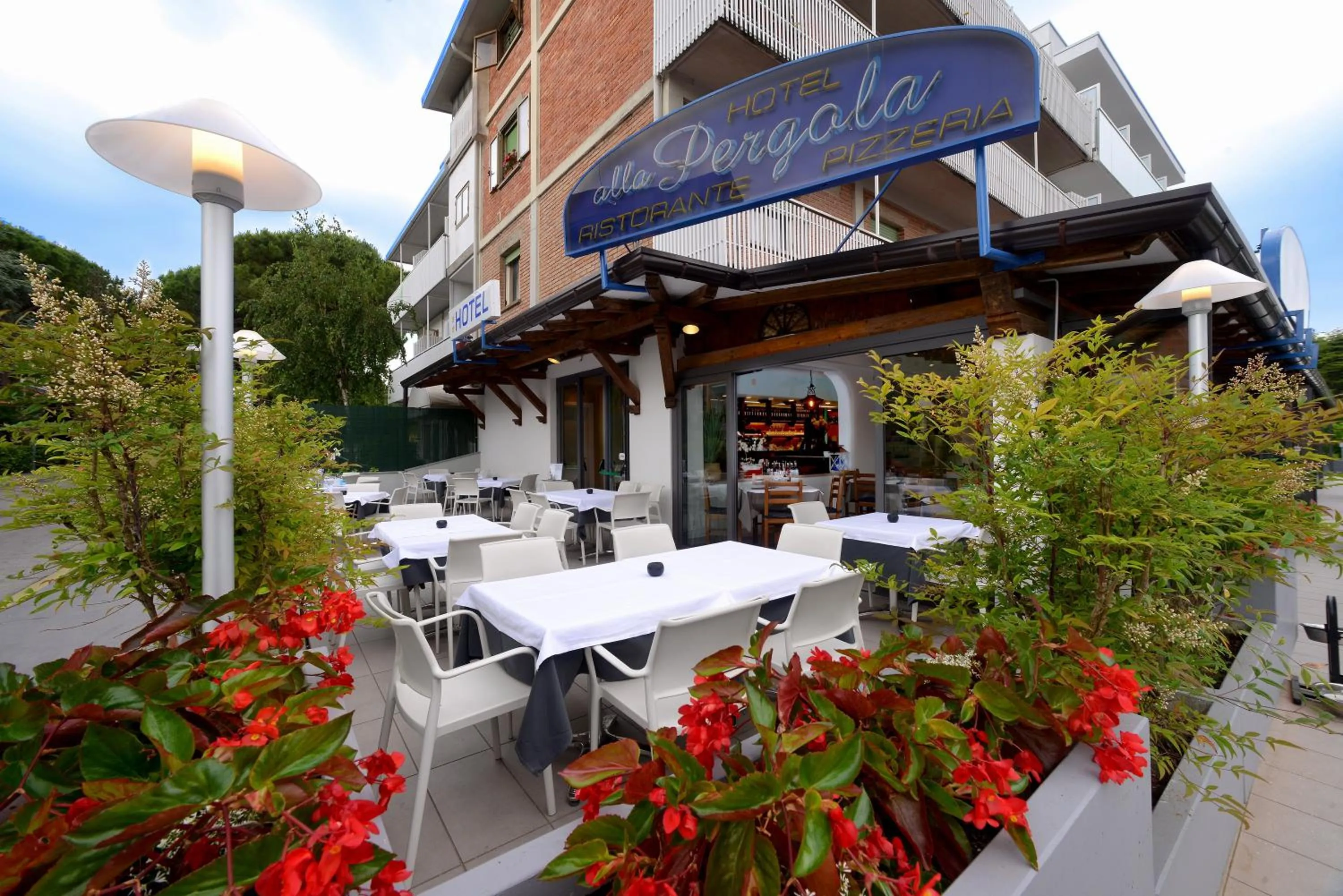 Restaurant/places to eat in Alla Pergola