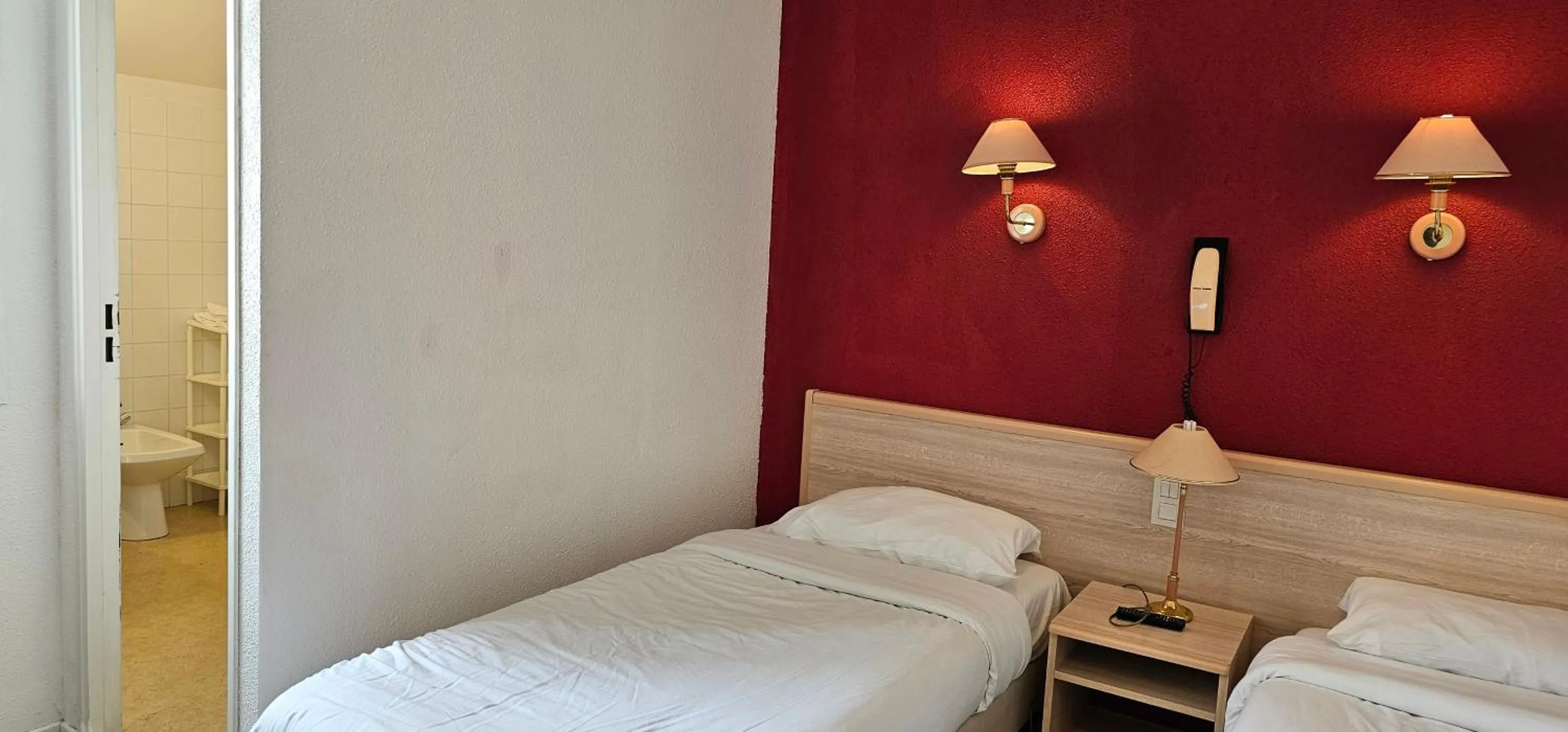 Bed in Hotel CÖRONA Lourdes