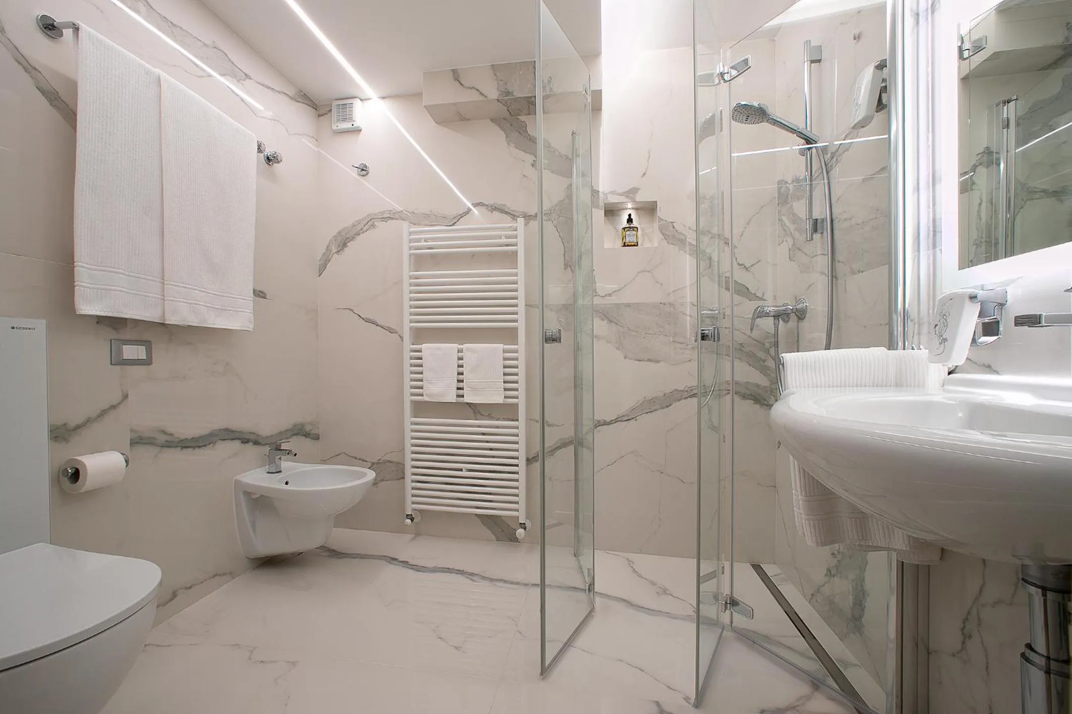 Shower in Hotel Daniele