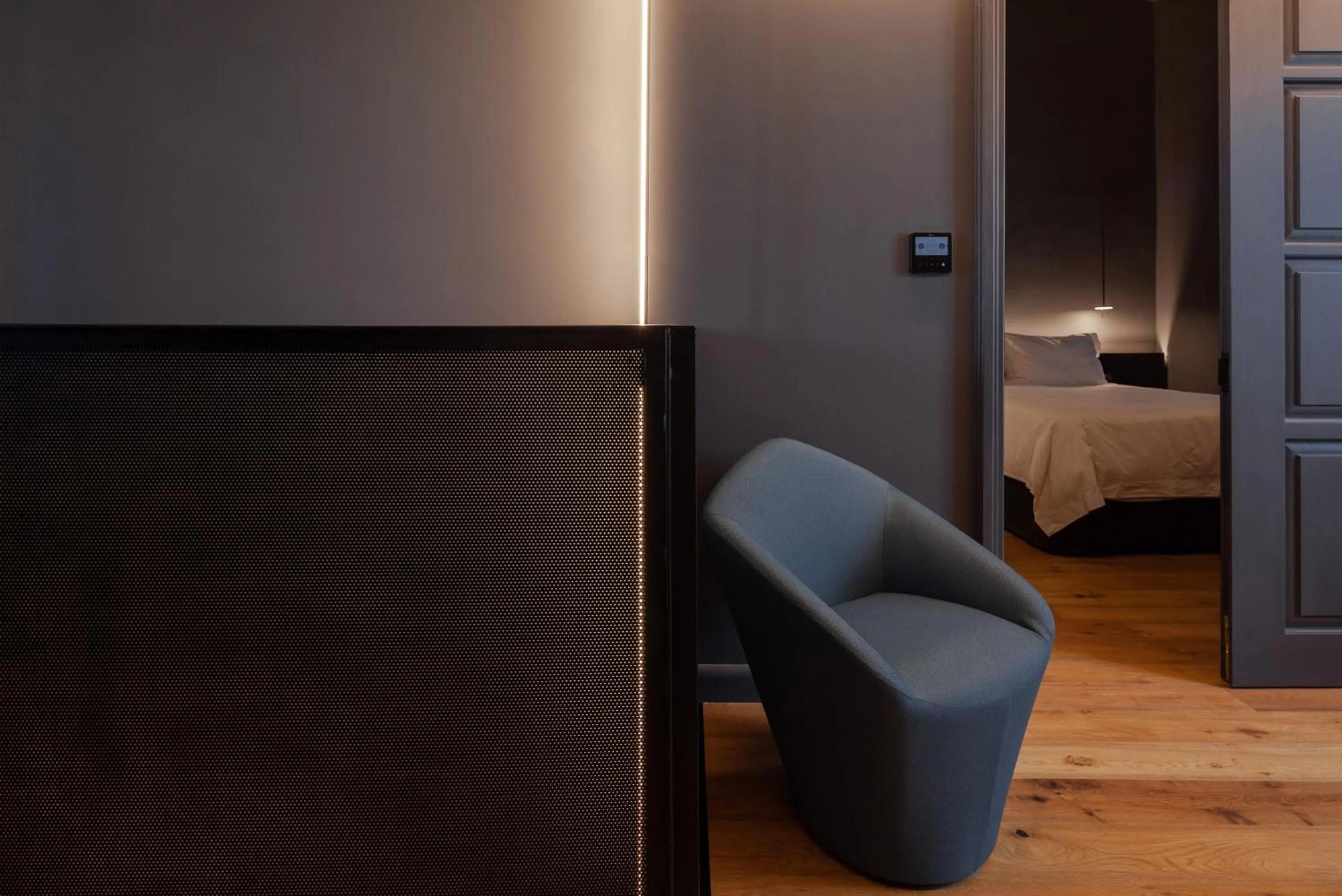 Seating area, Bed in The Sendal Boutique Hotel