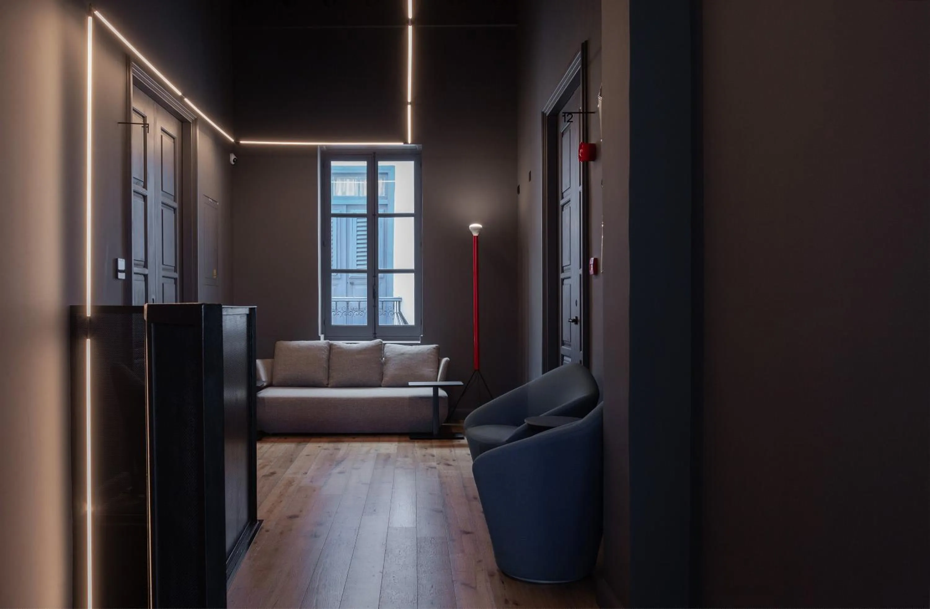 Seating area, Bed in The Sendal Boutique Hotel