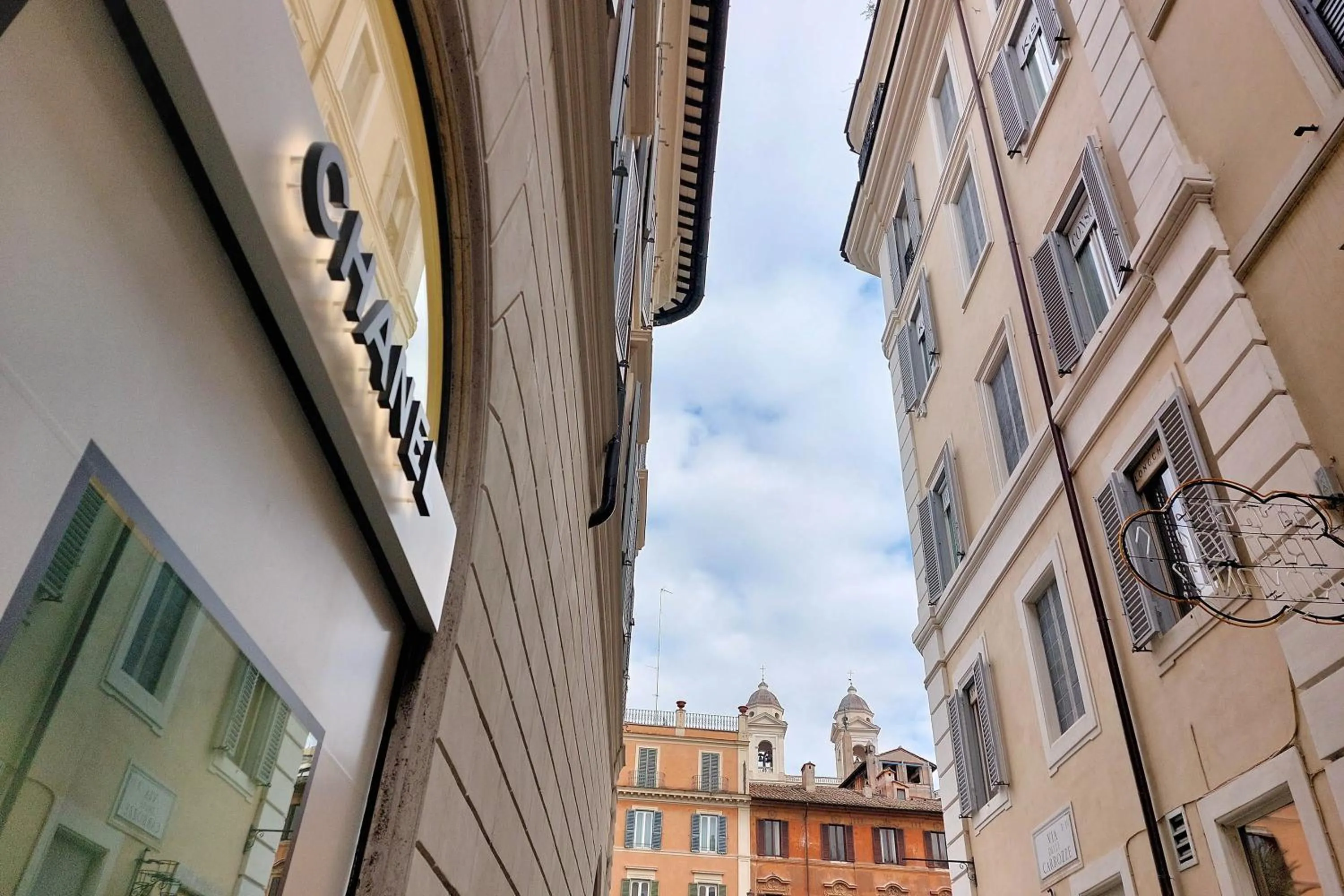 Neighbourhood in HELMIRAGE PIAZZA DI SPAGNA SUITE