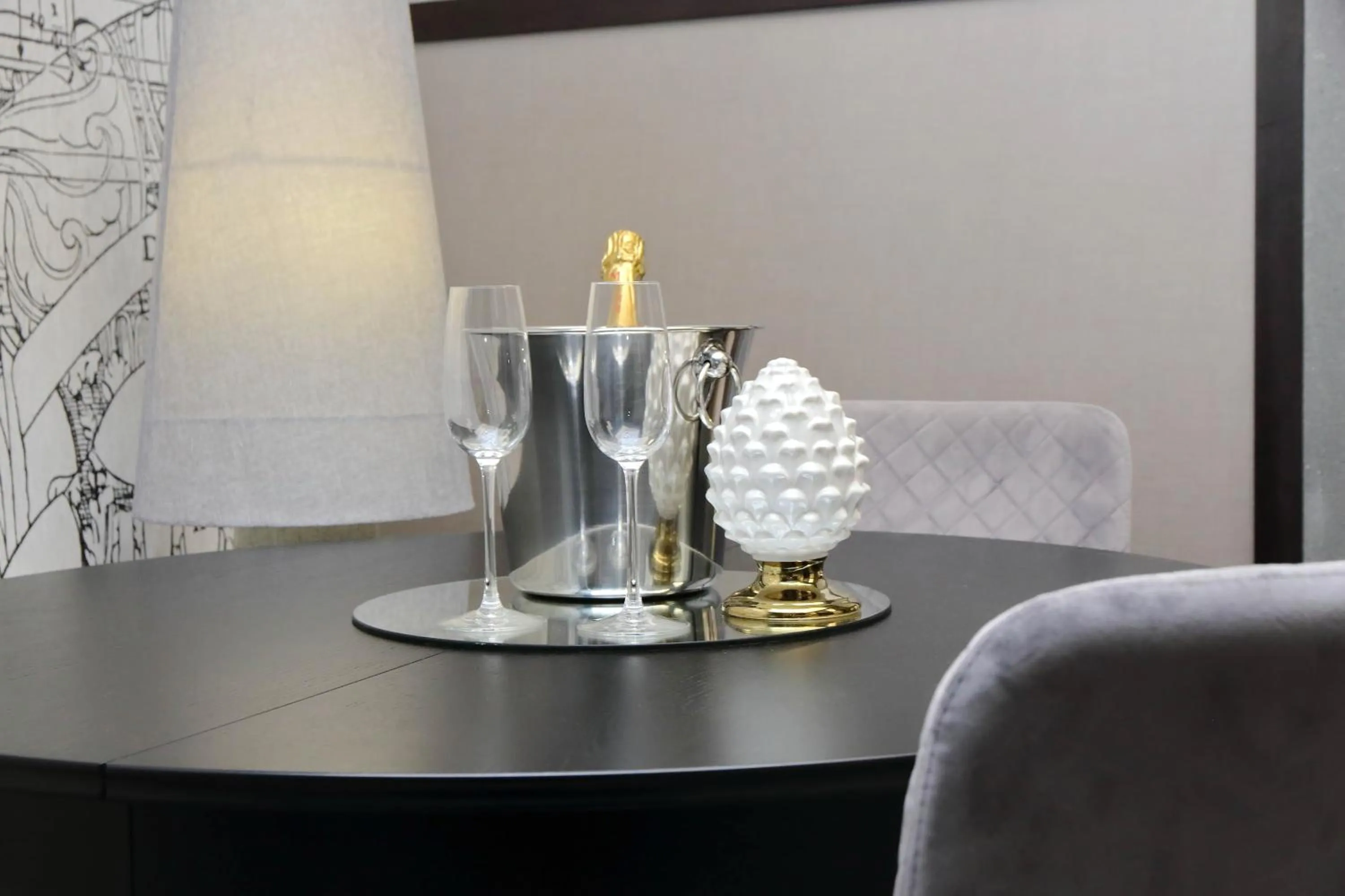 Living room in HELMIRAGE PIAZZA DI SPAGNA SUITE