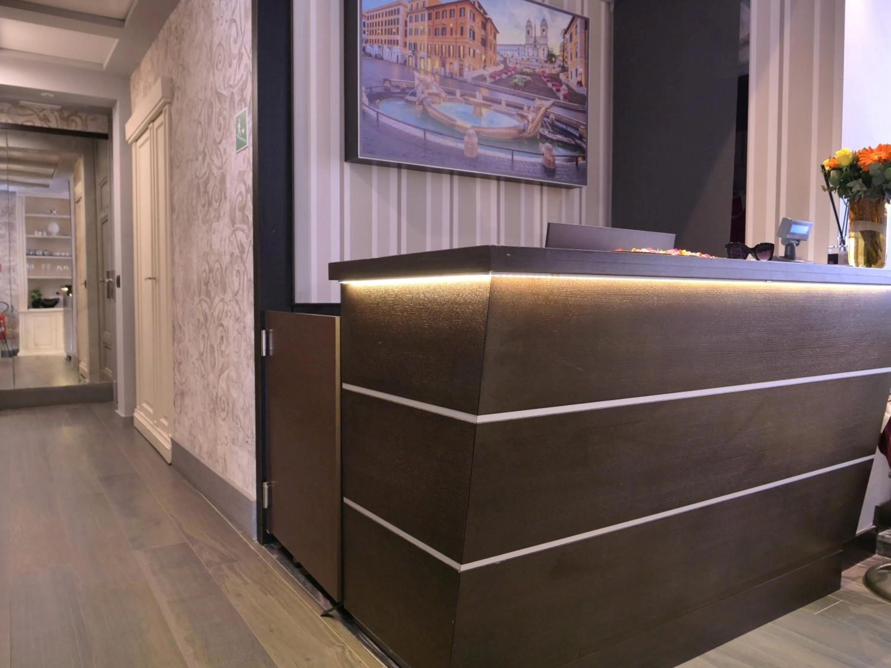 Lobby or reception in HELMIRAGE PIAZZA DI SPAGNA SUITE