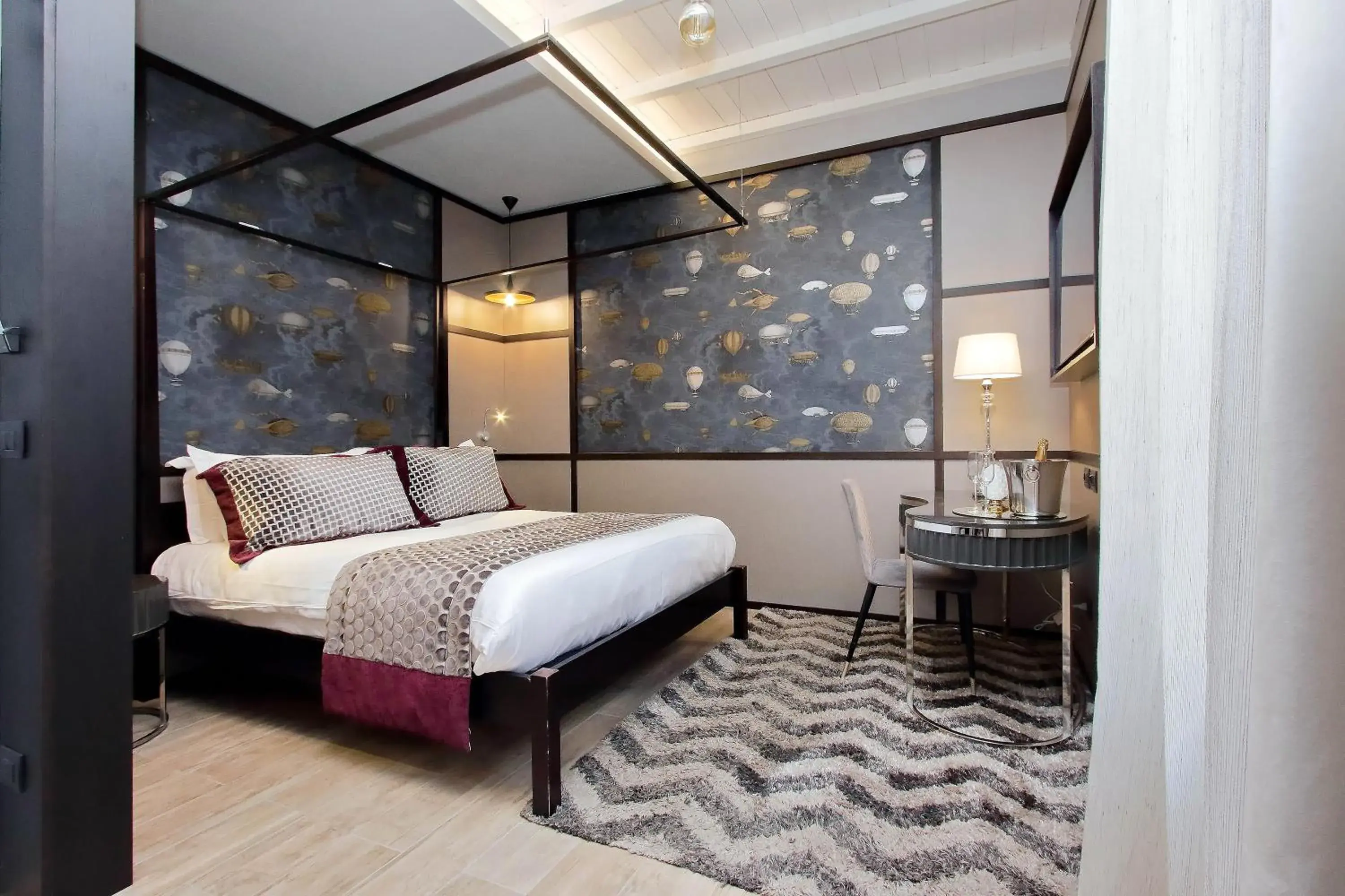 Deluxe Double Room in HELMIRAGE PIAZZA DI SPAGNA SUITE Deluxe Double Room in HELMIRAGE PIAZZA DI SPAGNA SUITE