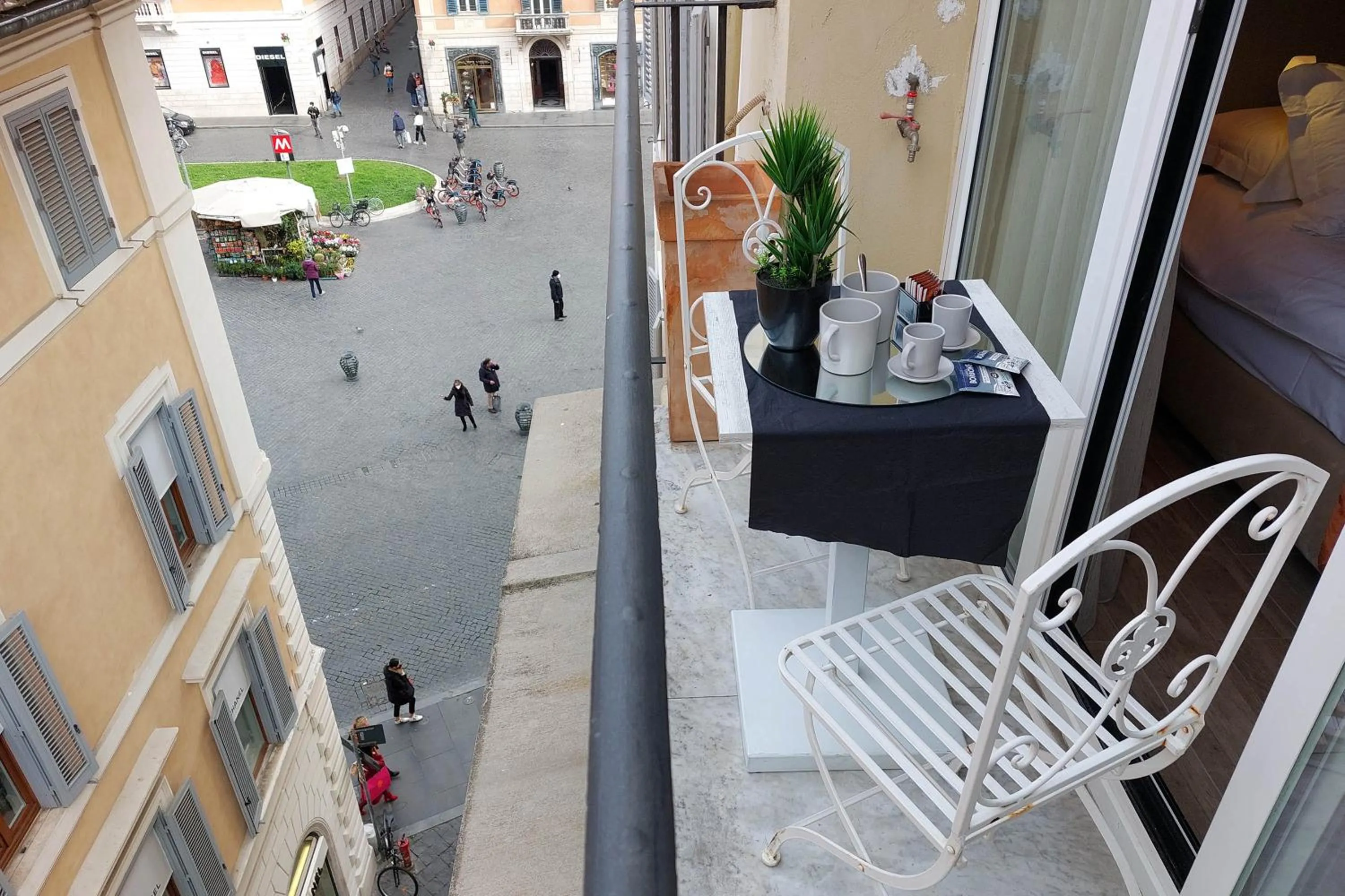 Property building in HELMIRAGE PIAZZA DI SPAGNA SUITE
