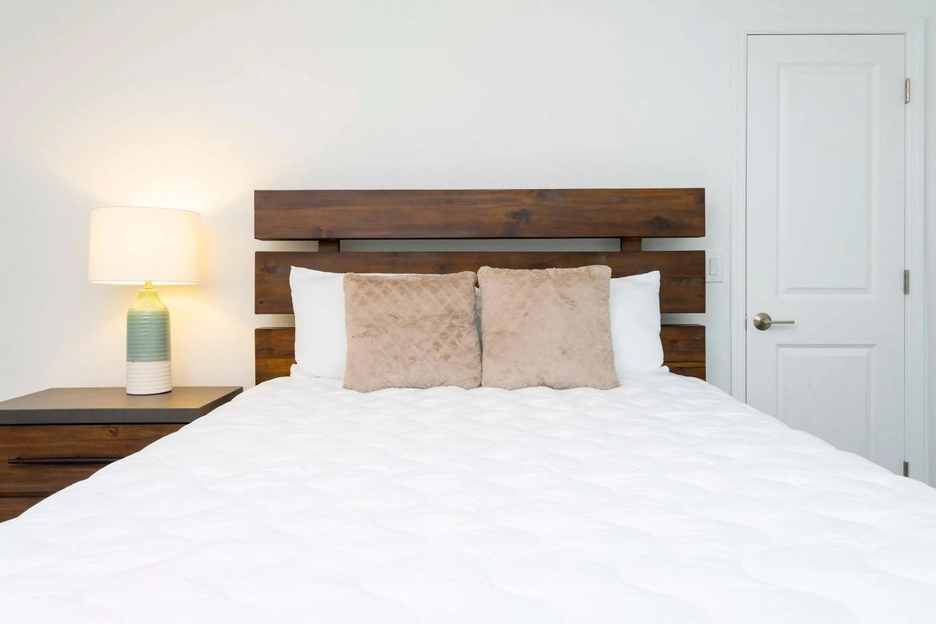 Bed in Gorgeous 5 Bd w/ Pool Close to Disney @ Champions Gate 948