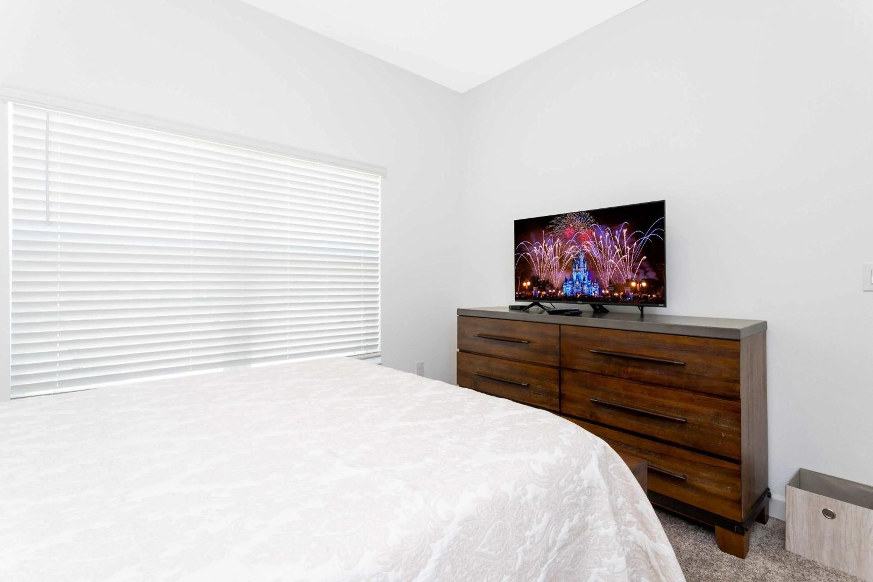 Bed in Gorgeous 5 Bd w/ Pool Close to Disney @ Champions Gate 948