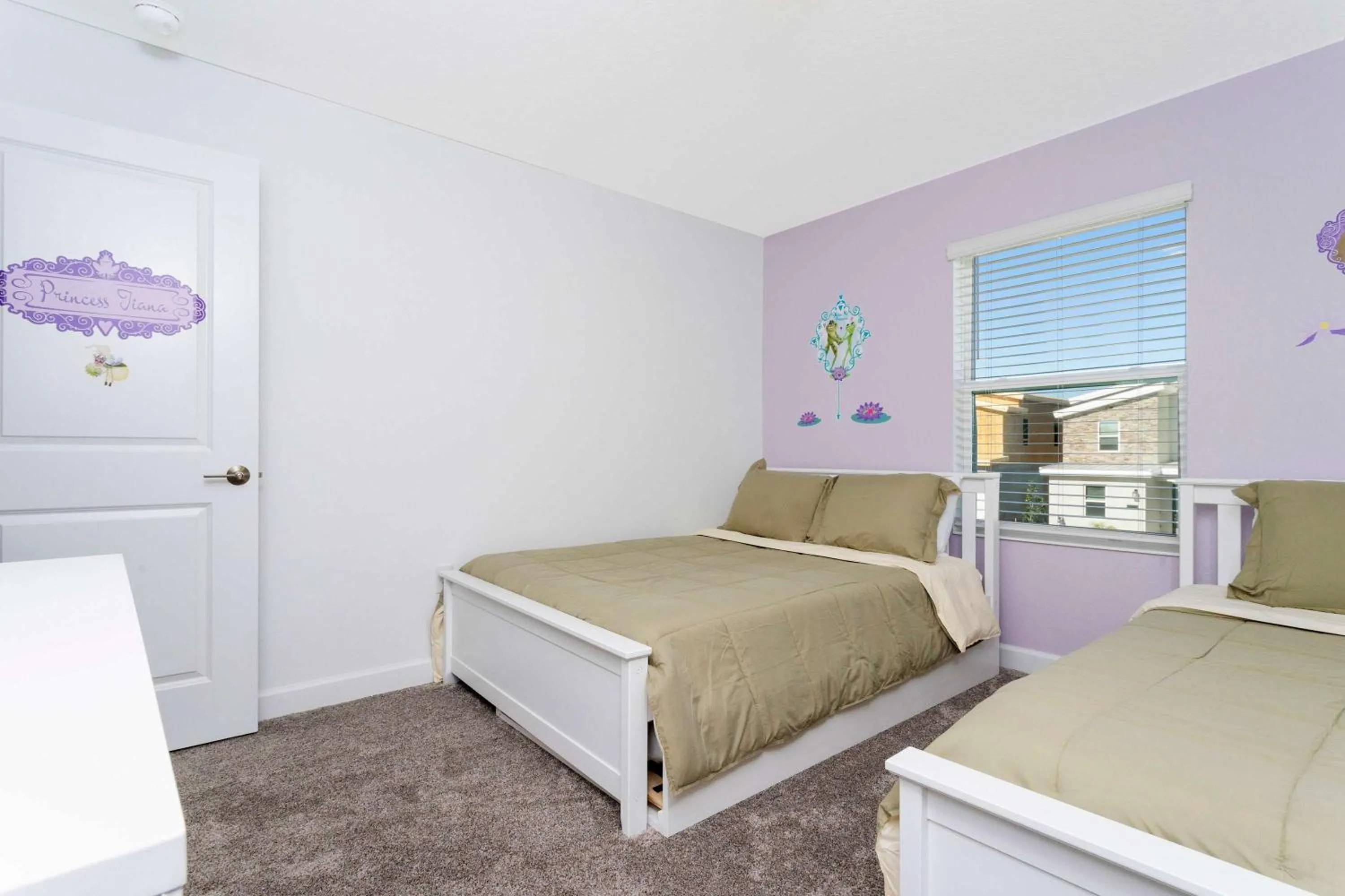 Bed in Gorgeous 5 Bd w/ Pool Close to Disney @ Champions Gate 948
