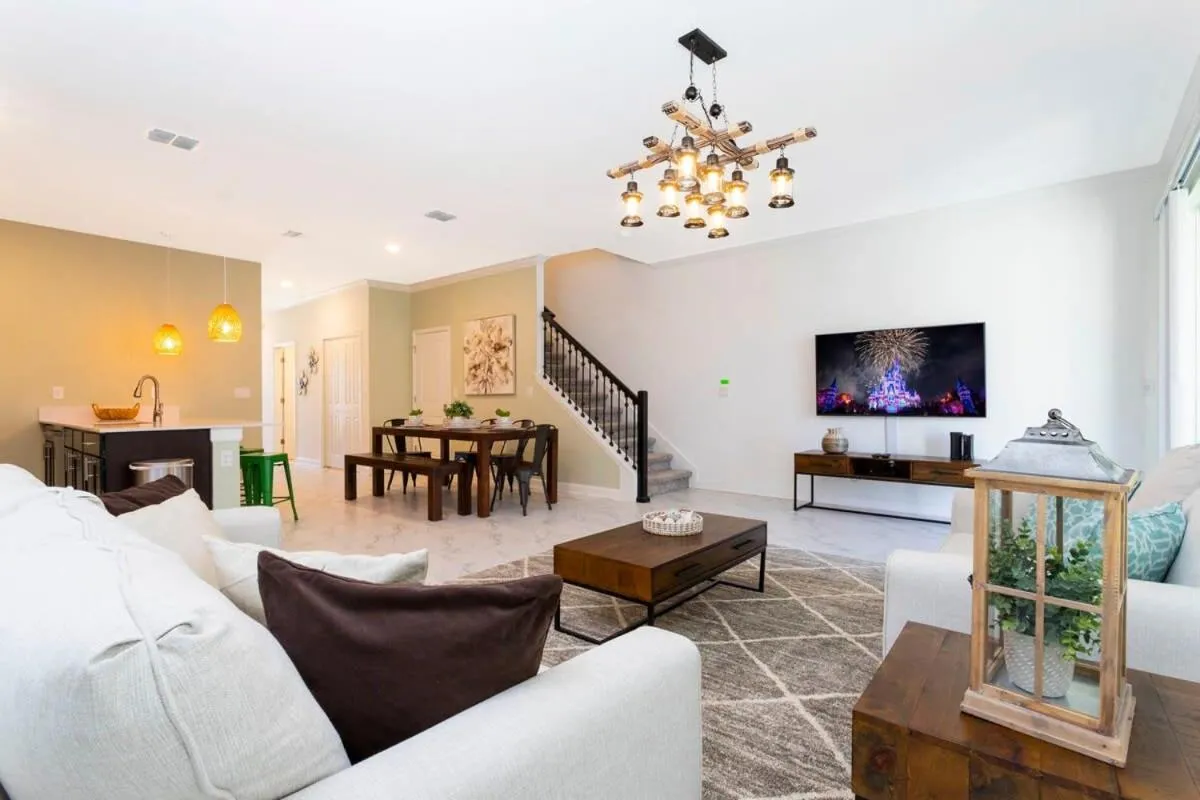 Gorgeous 5 Bd w/ Pool Close to Disney @ Champions Gate 948