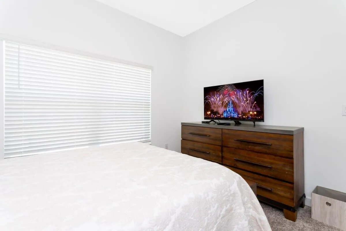 Bed in Gorgeous 5 Bd w/ Pool Close to Disney @ Champions Gate 948