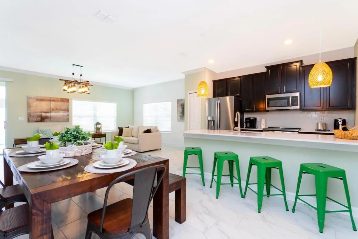 Gorgeous 5 Bd w/ Pool Close to Disney @ Champions Gate 948