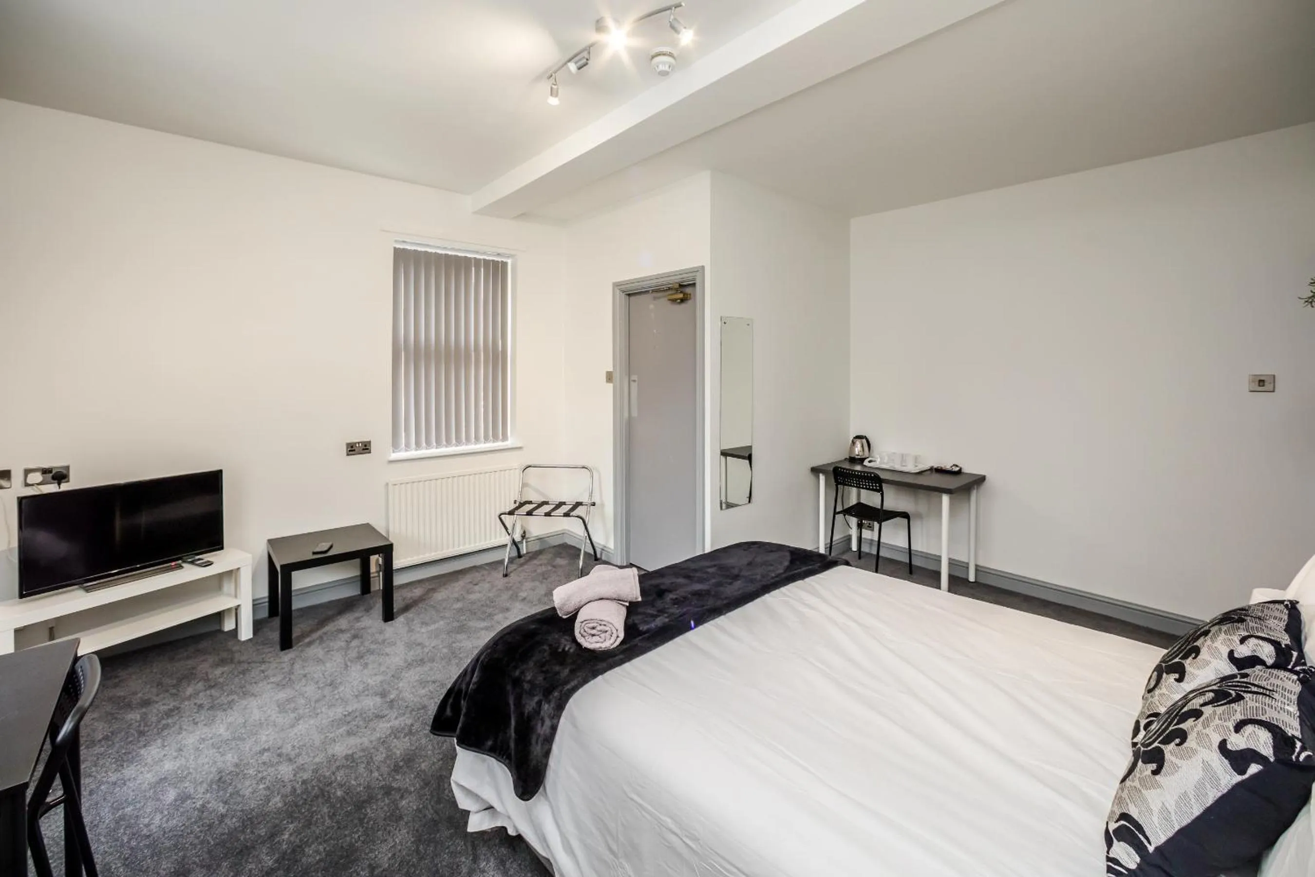 Bed in Huddersfield Central Lodge