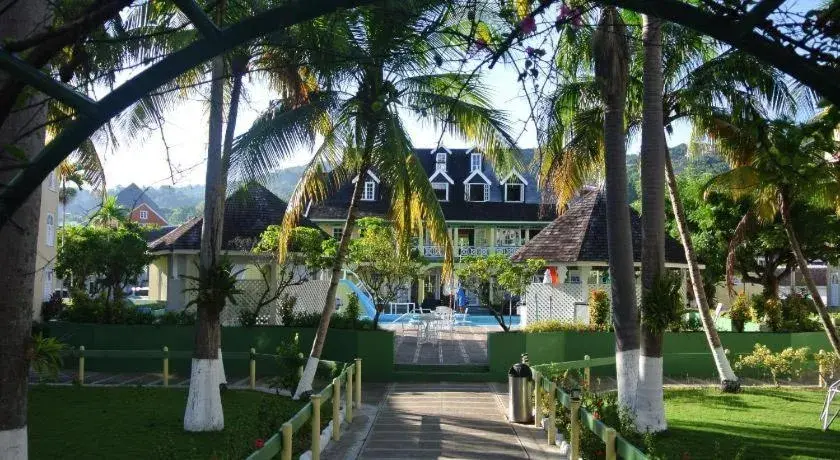 Family Room with Balcony in Sandcastles Beach Studios Family Room with Balcony in Sandcastles Beach Studios