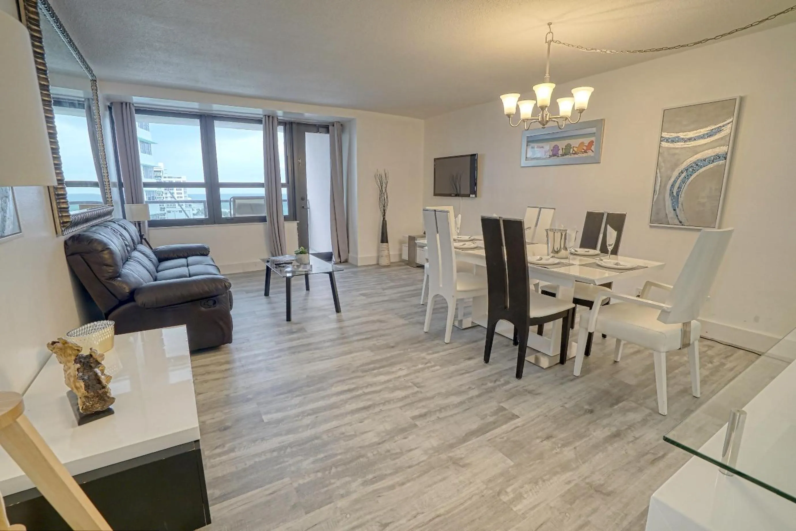 TV and multimedia in Deluxe Apartments by South Florida Vacations