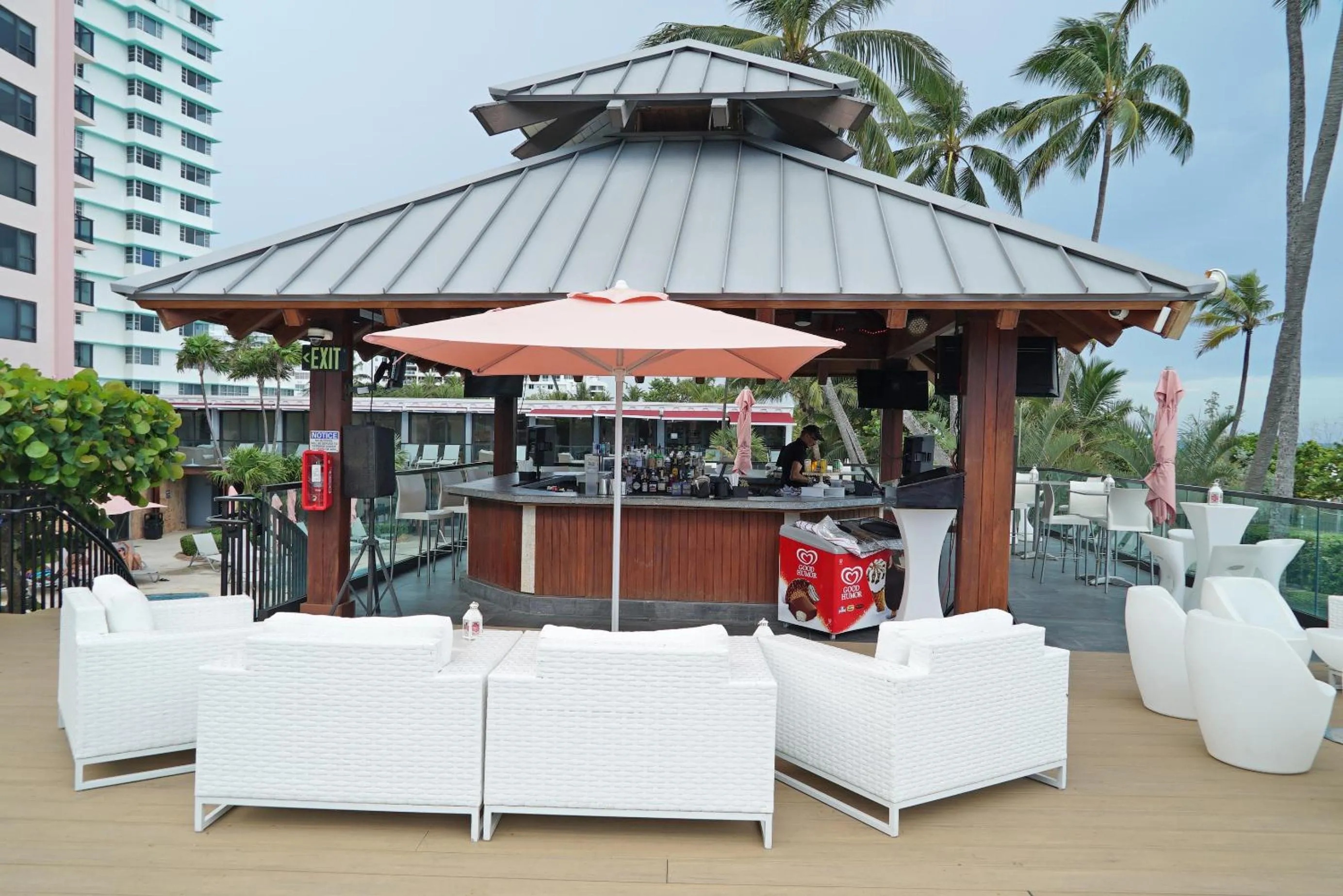 Lounge or bar in Deluxe Apartments by South Florida Vacations