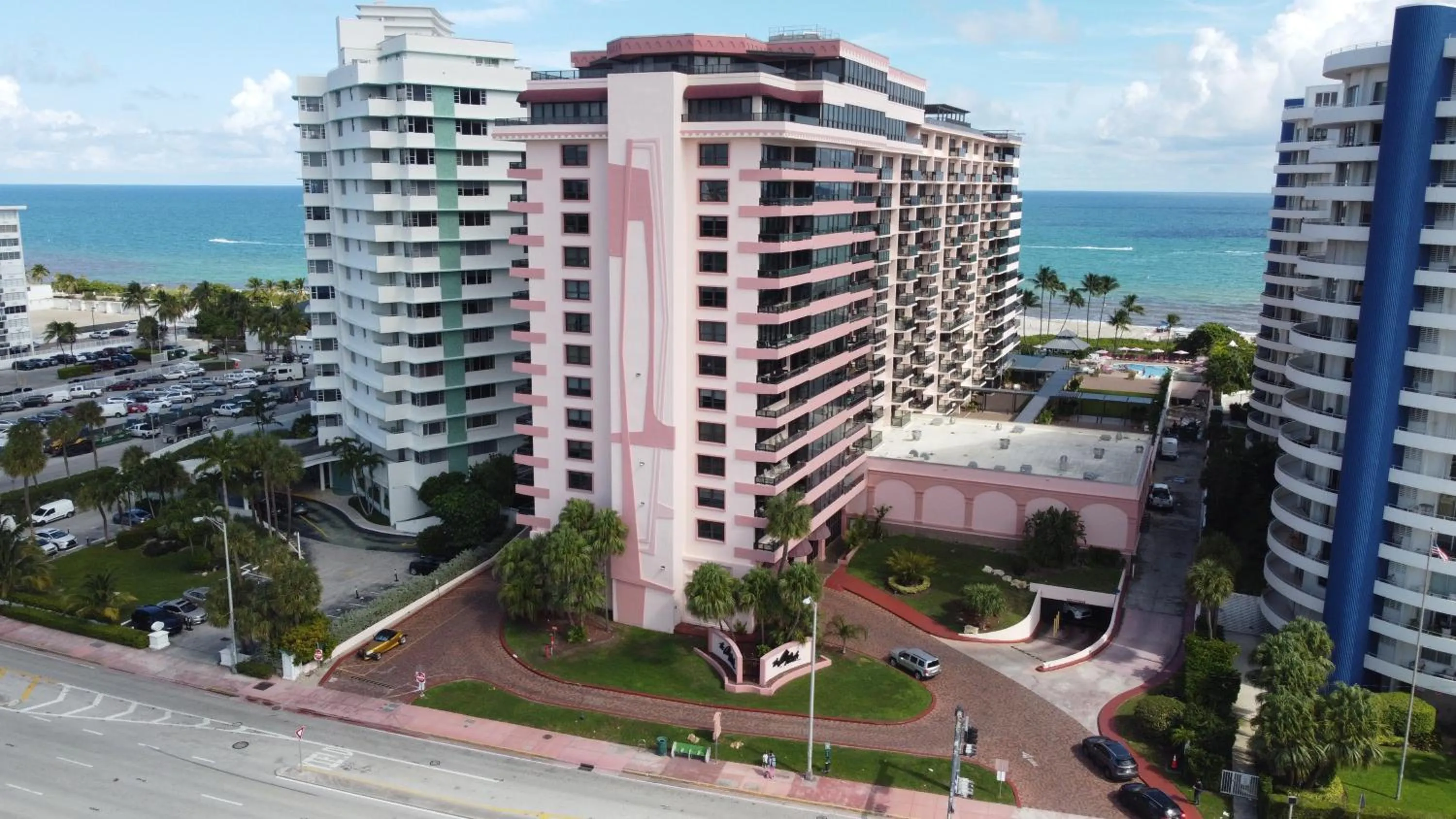 Property building in Deluxe Apartments by South Florida Vacations