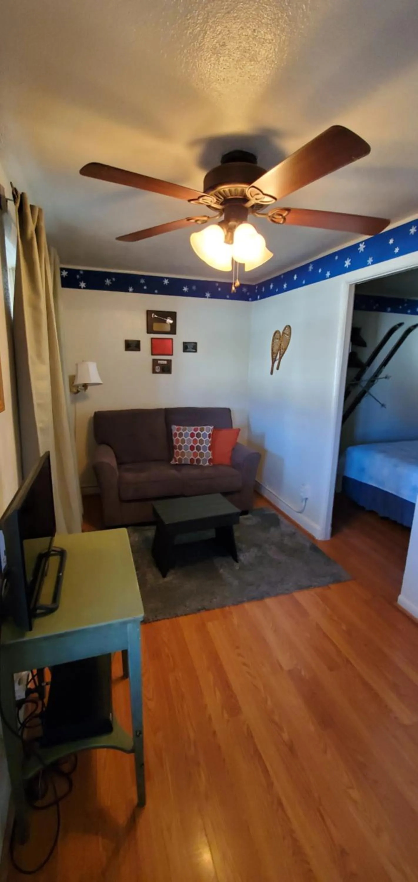 Seating area in Hikers Cimarron Inn & RV Park