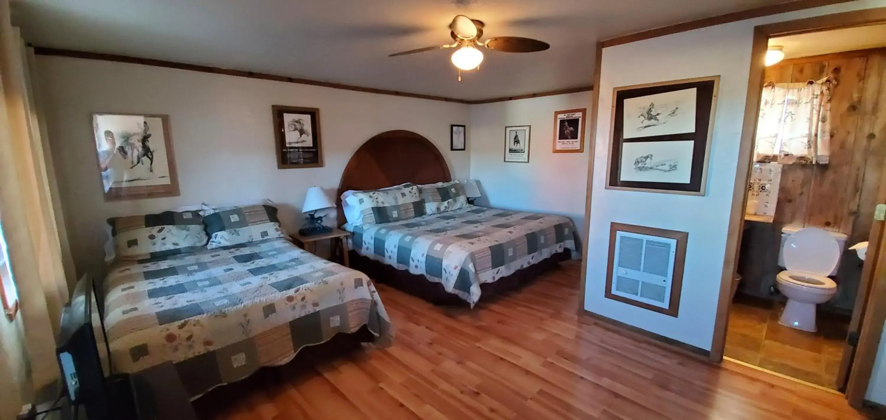 King Room in Hikers Cimarron Inn & RV Park King Room in Hikers Cimarron Inn & RV Park