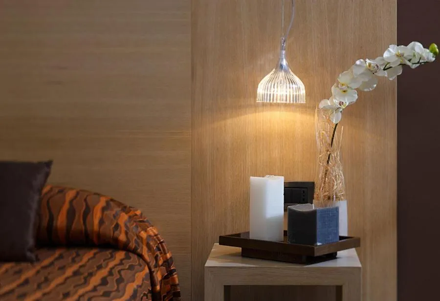 Photo of the whole room, Bed in Hotel Paris