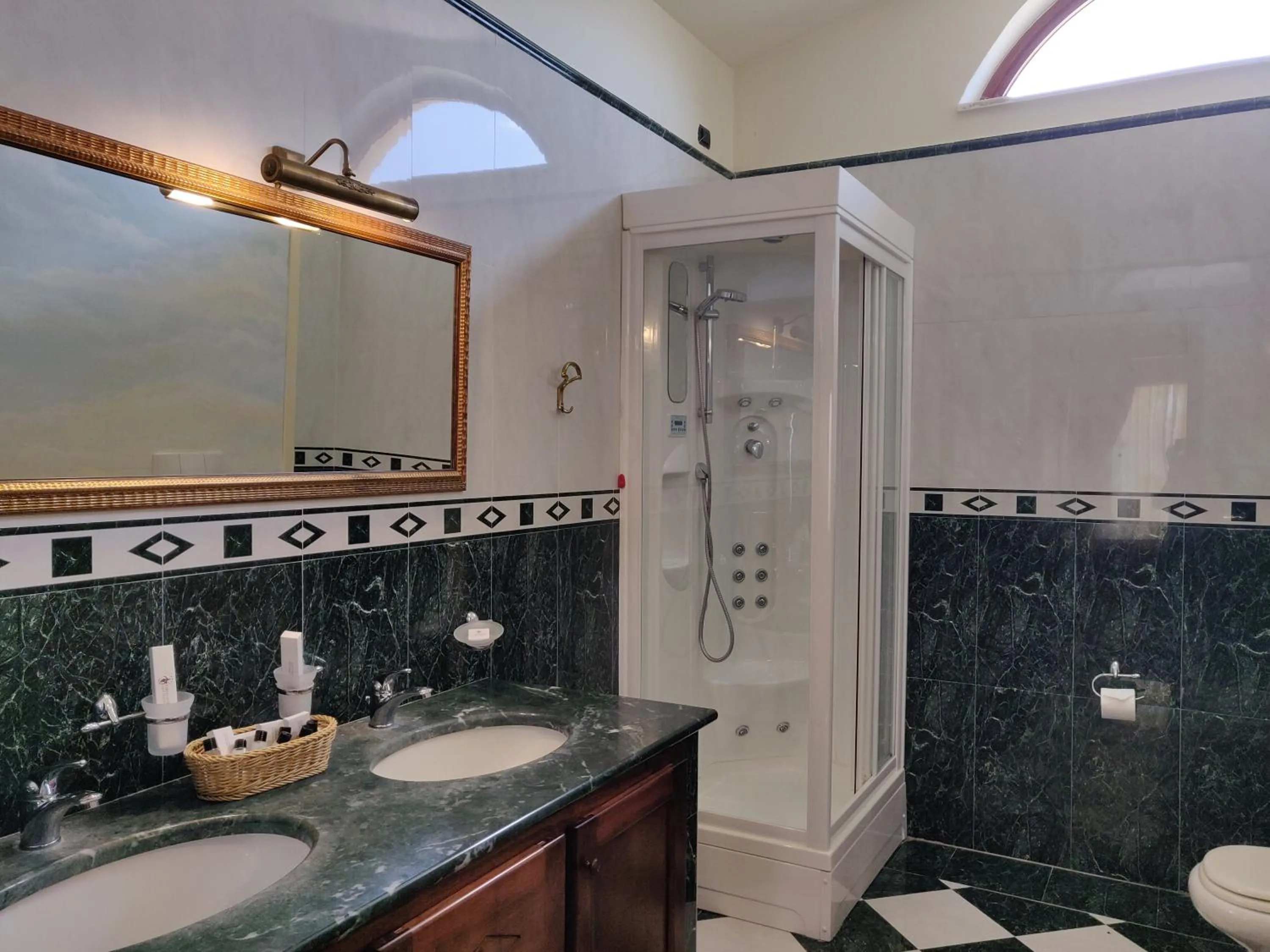 Bathroom in Parco dei Principi Hotel - Wedding & Events