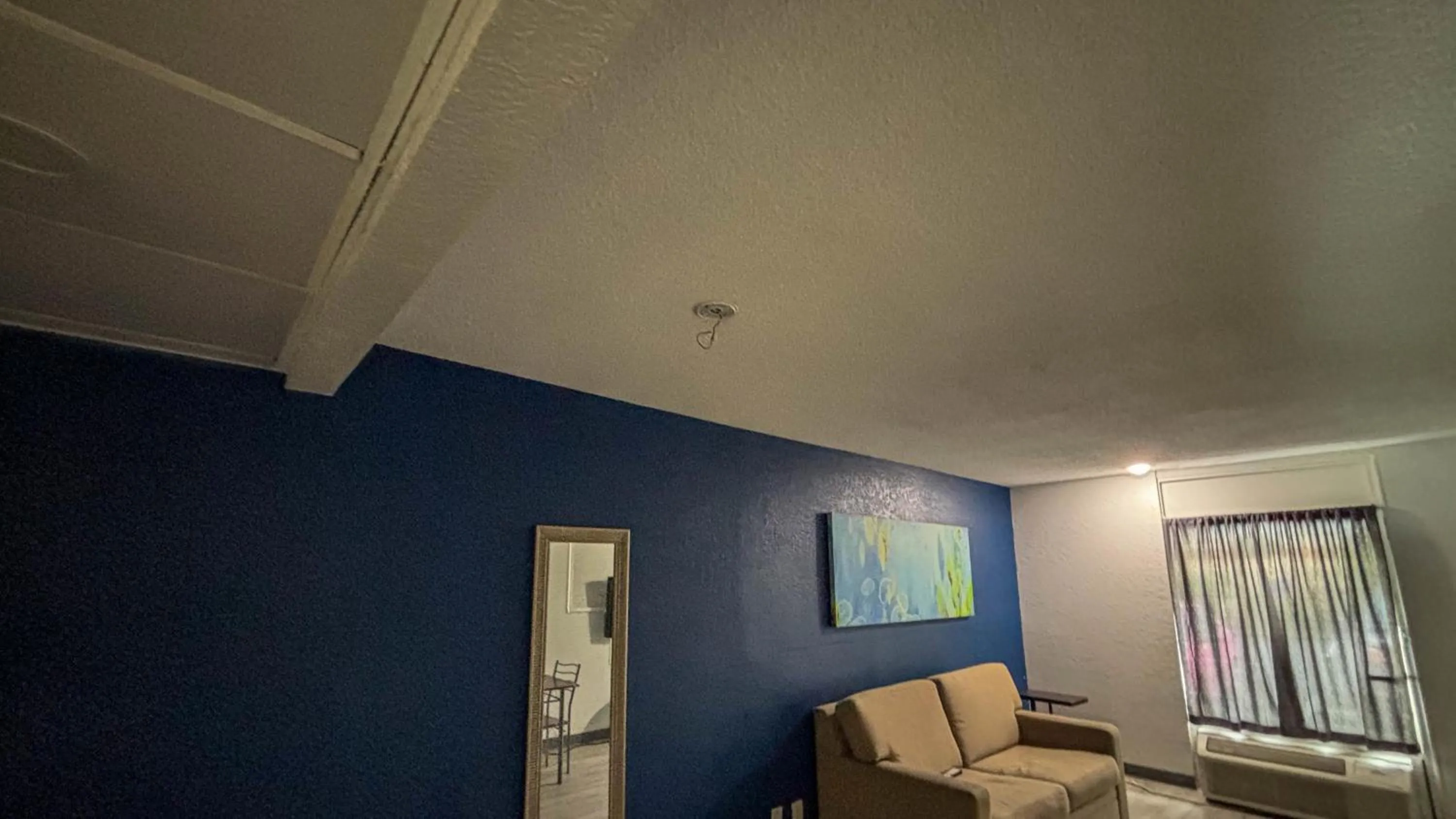 Bedroom in Motel 6 - Altamonte Springs, FL