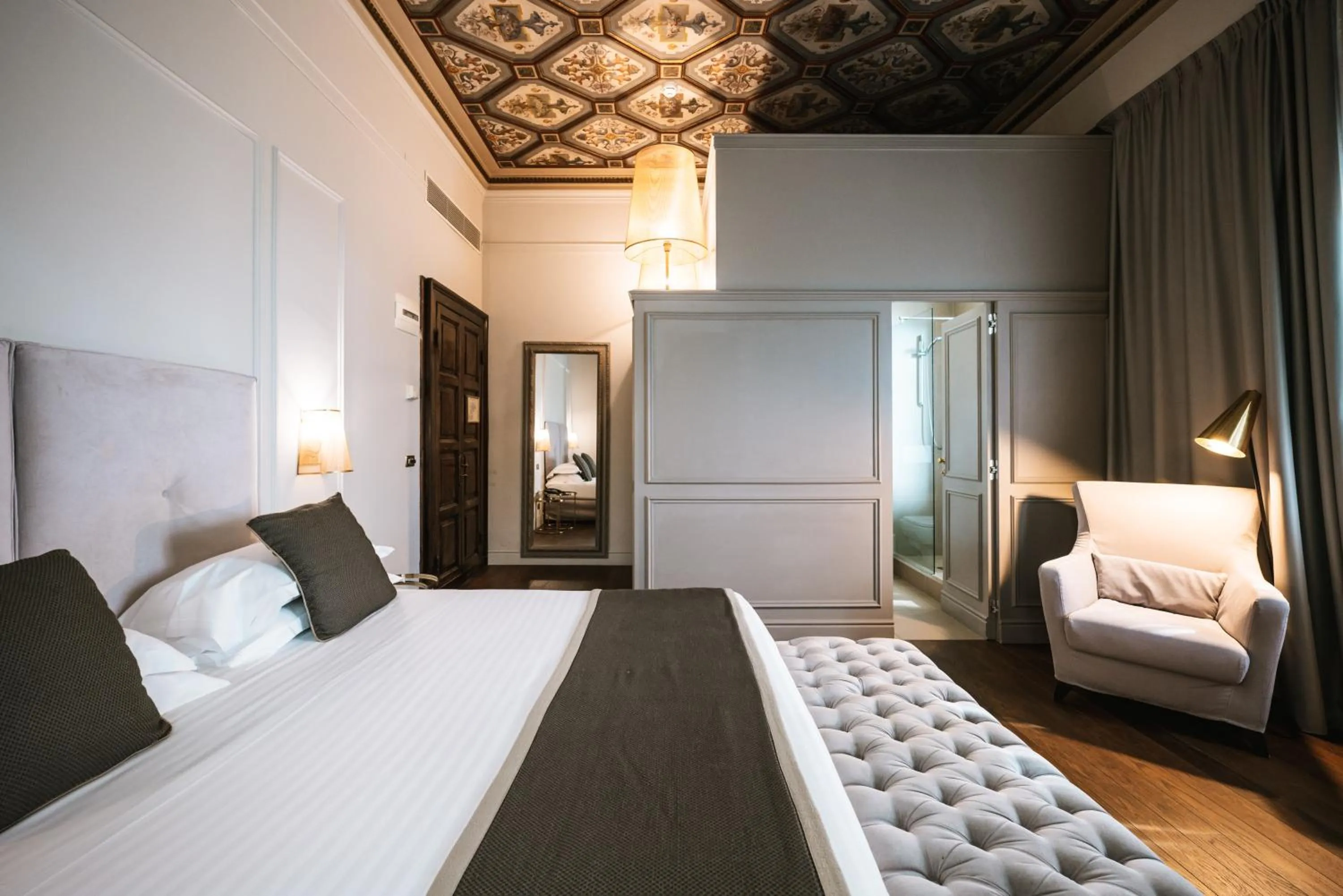 Bed in Hotel De La Ville