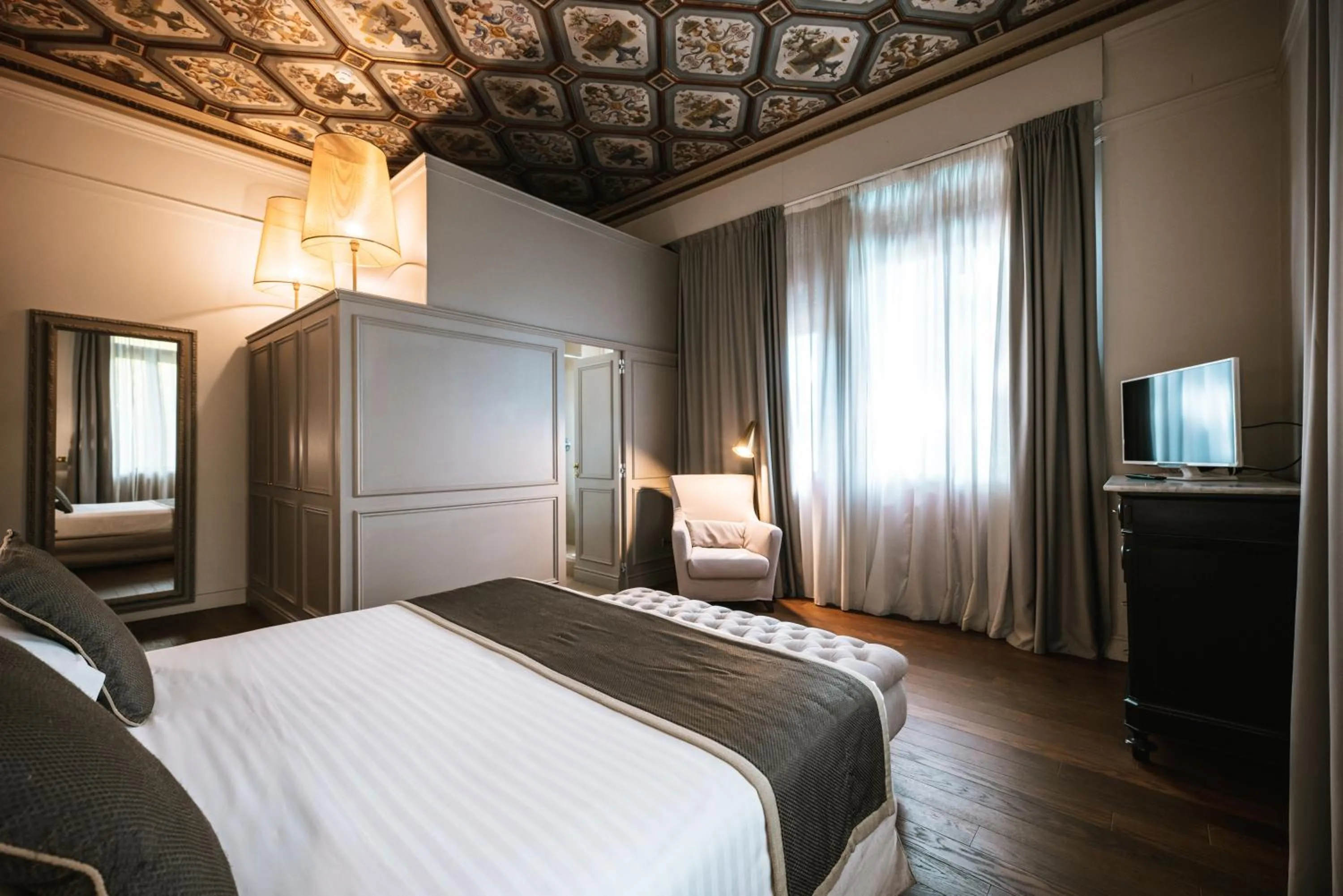 Bed in Hotel De La Ville