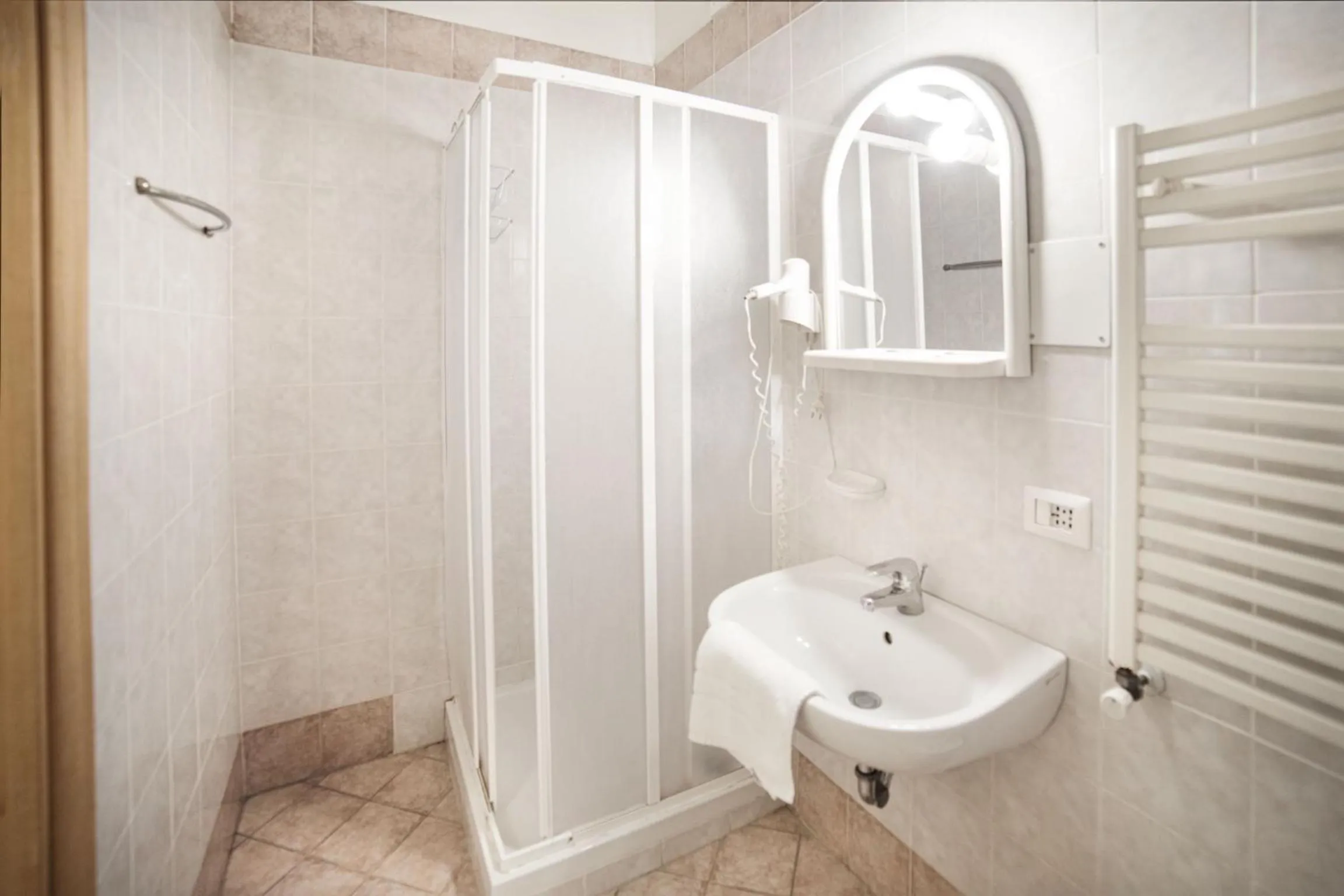 Shower in Argentiere Room Apartments