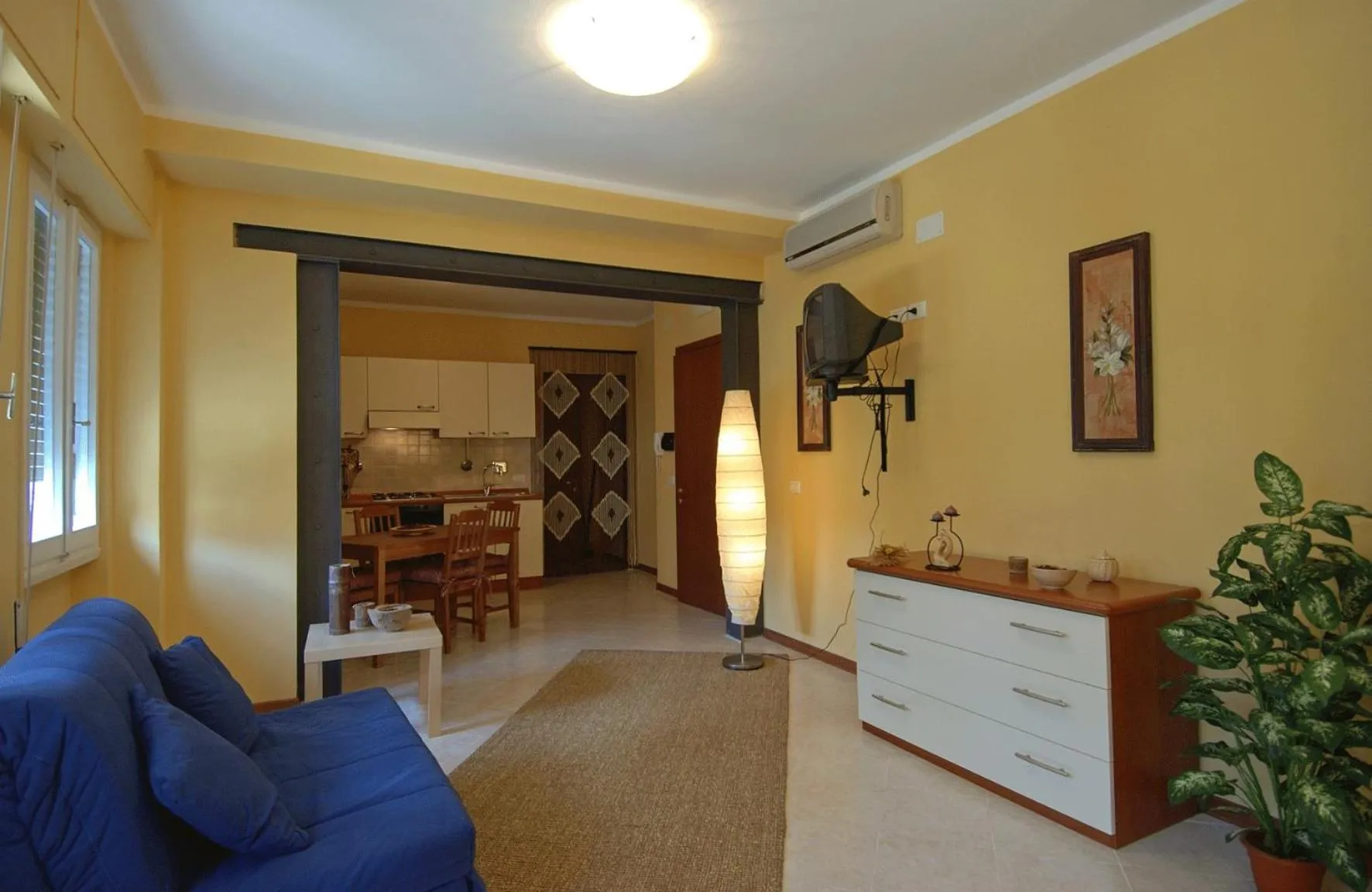 TV and multimedia in Argentiere Room Apartments