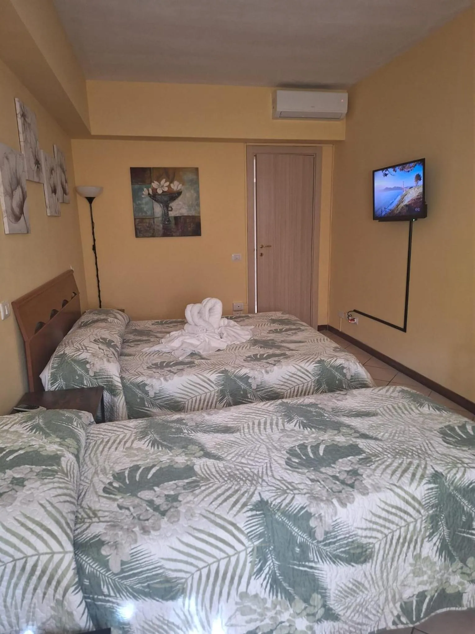 Bed in Argentiere Room Apartments