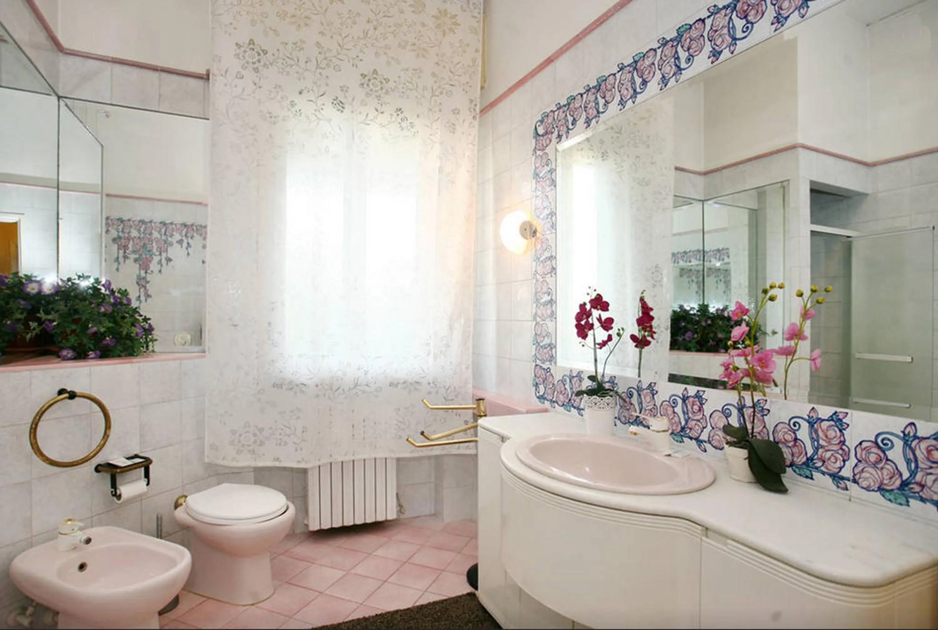 Toilet in Argentiere Room Apartments