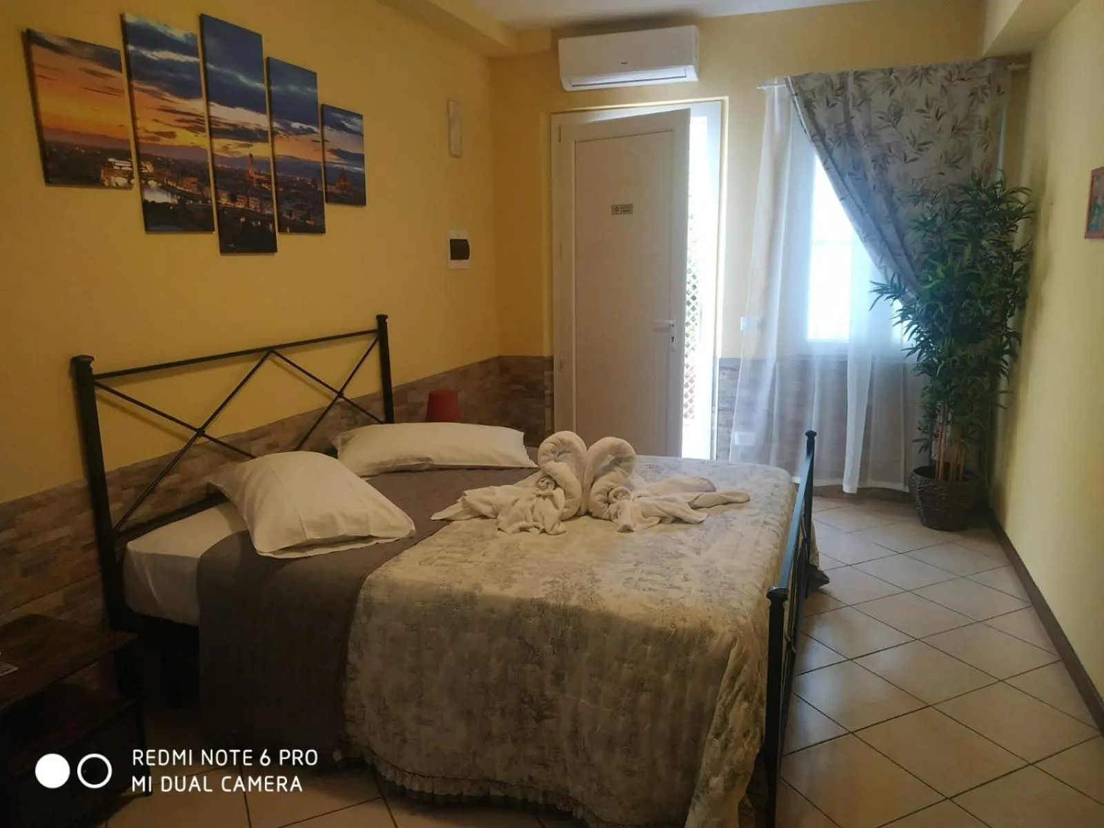 Bedroom, Bed in Argentiere Room Apartments